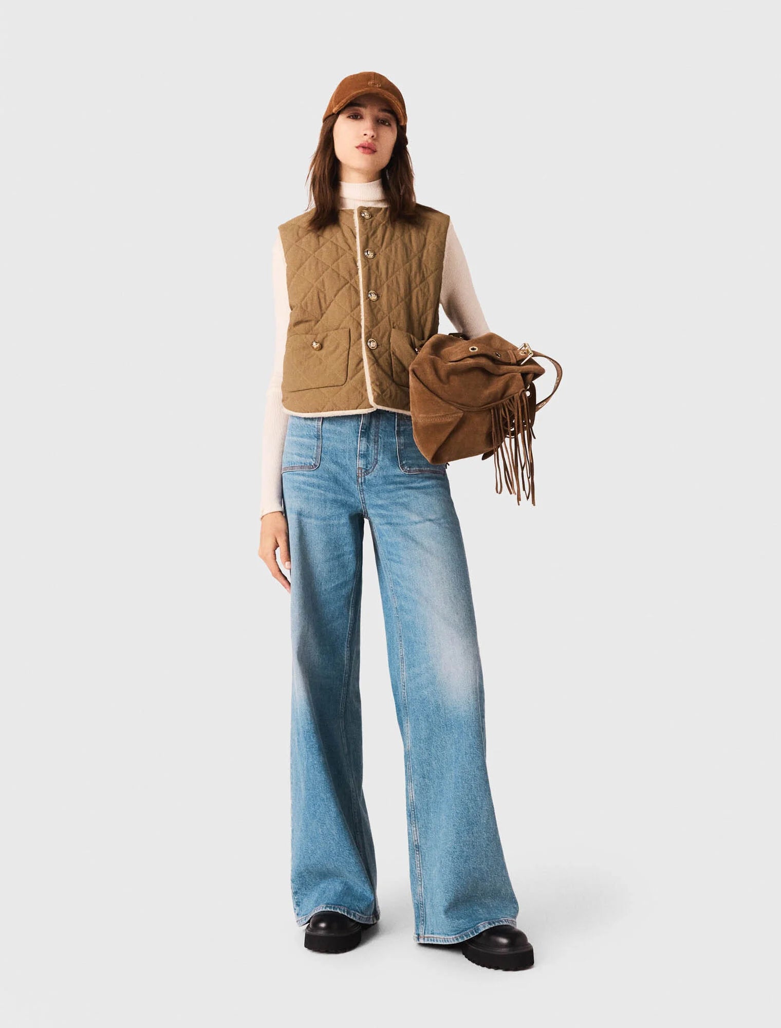 Short sleeveless puffer jacket Ecru Khaki