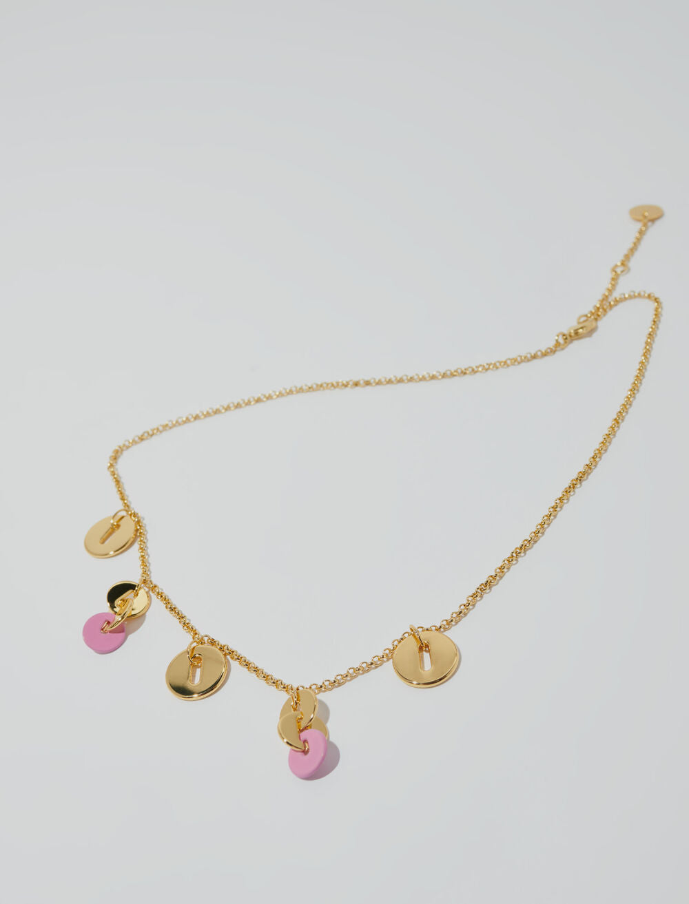 Gold-featured-Pendant chain necklace
