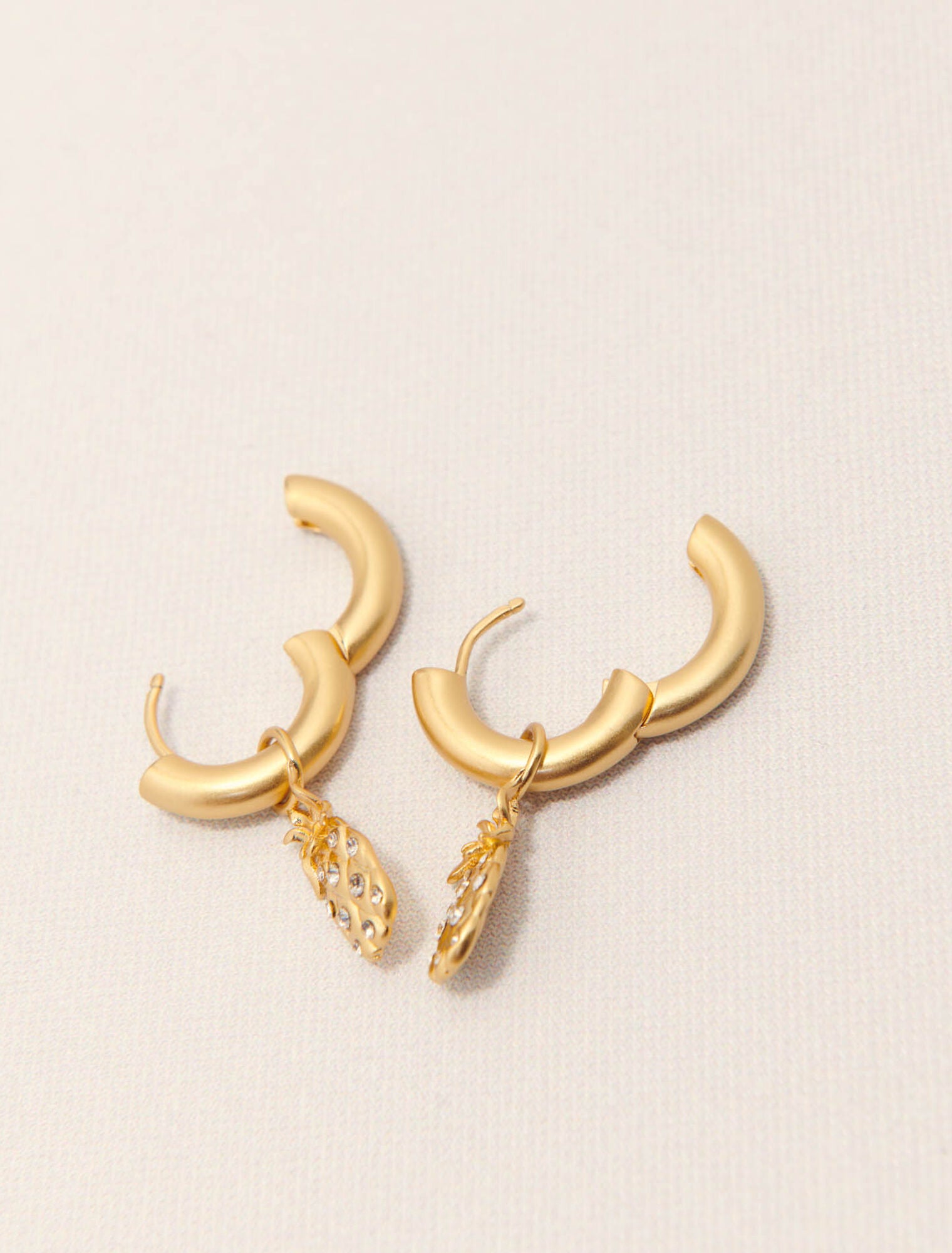Gold-Mini rhinestone pineapple earrings