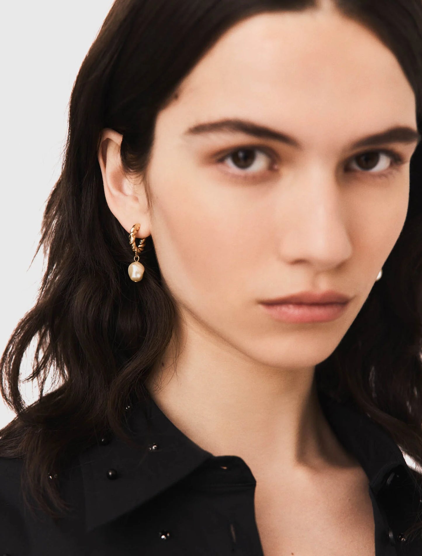 Twisted bead hoop earrings Gold