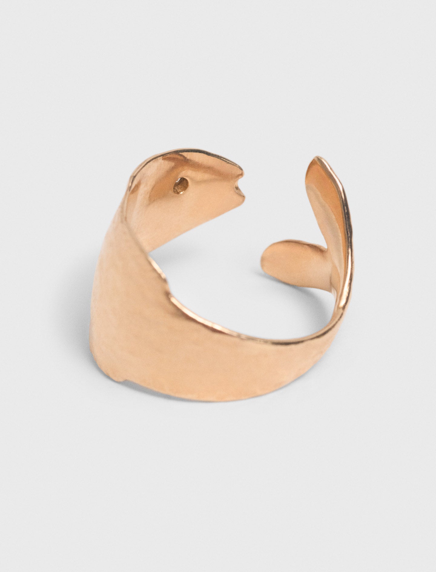 Fish rhinestone ring Gold