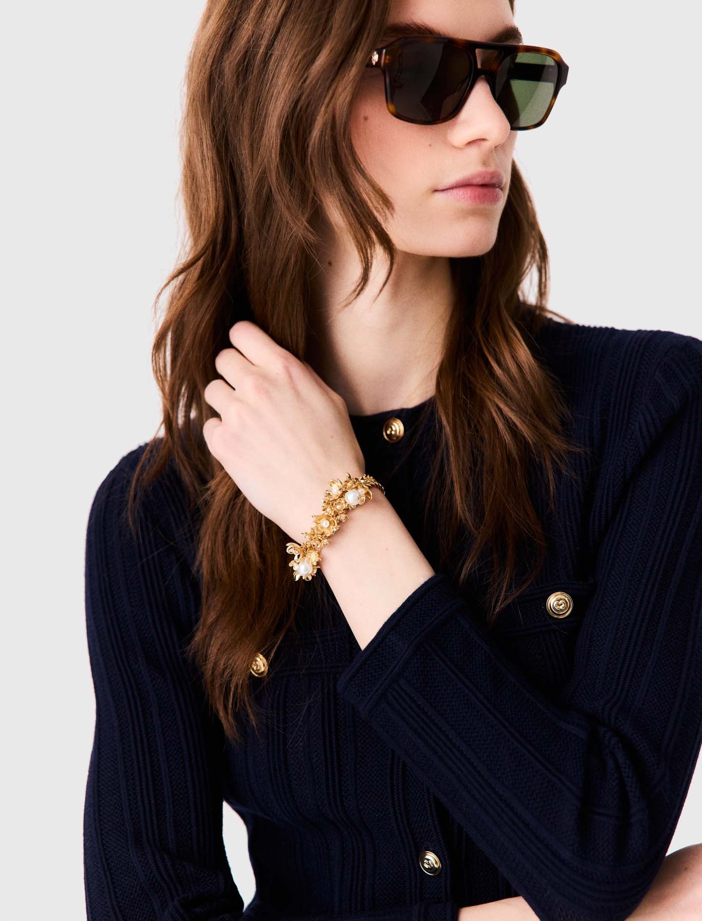Asymmetric wide chain bracelet Gold