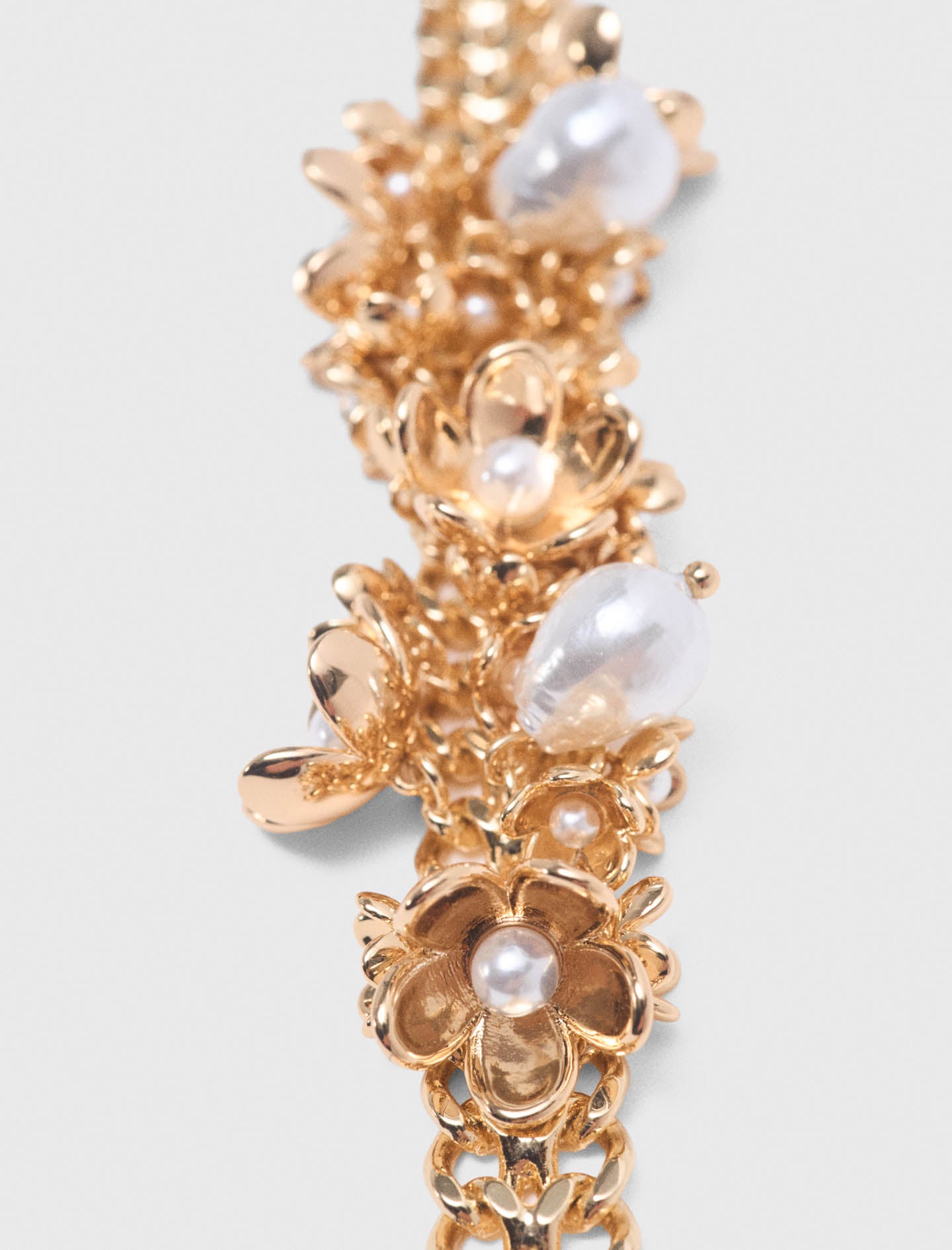 Asymmetric wide chain bracelet Gold