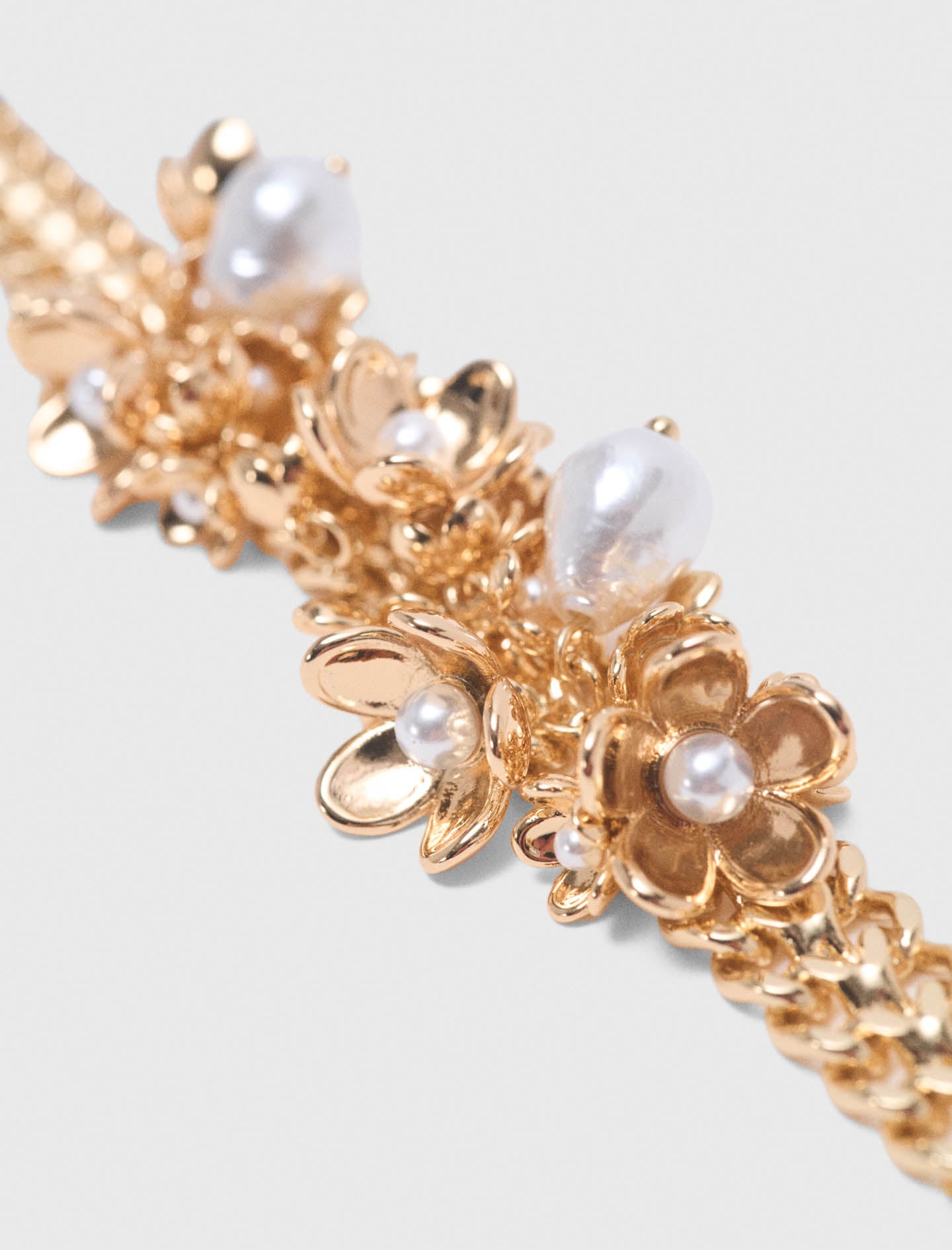 Asymmetric wide chain bracelet Gold