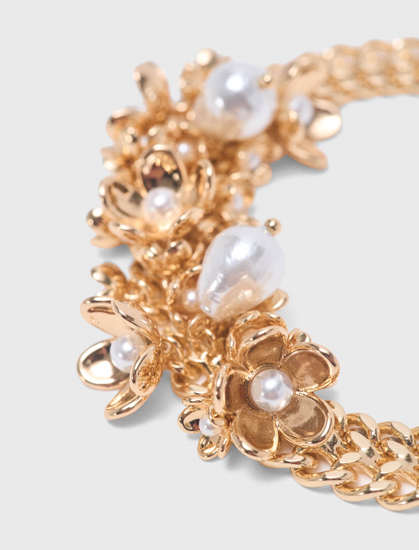 Asymmetric wide chain bracelet Gold