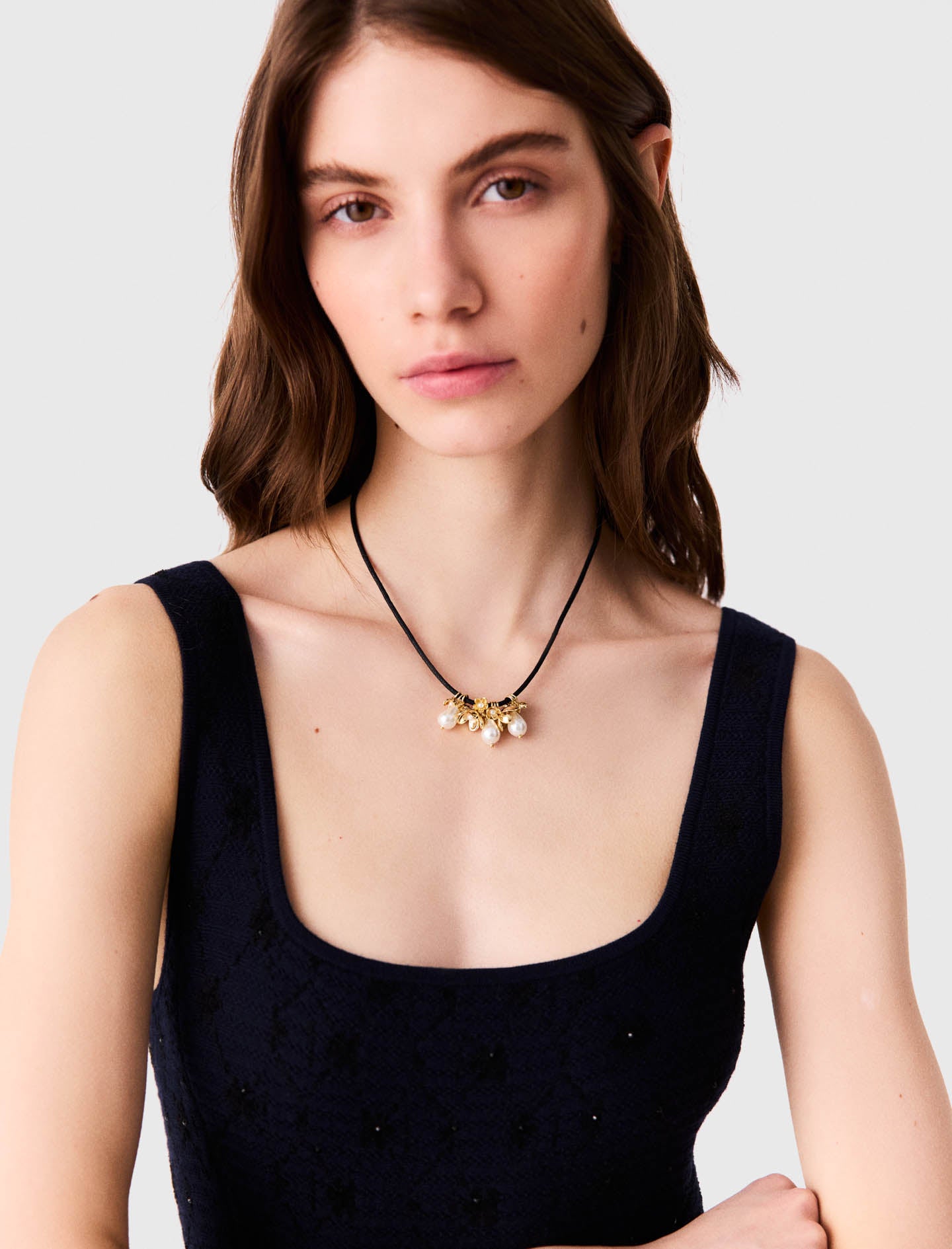 Flower detail cord necklace Gold