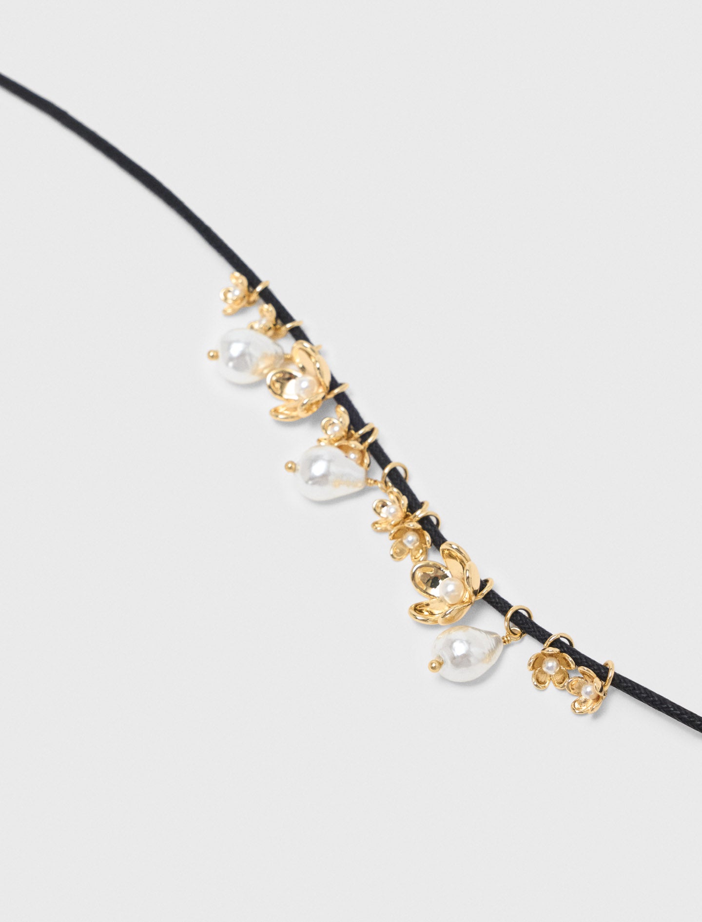 Flower detail cord necklace Gold