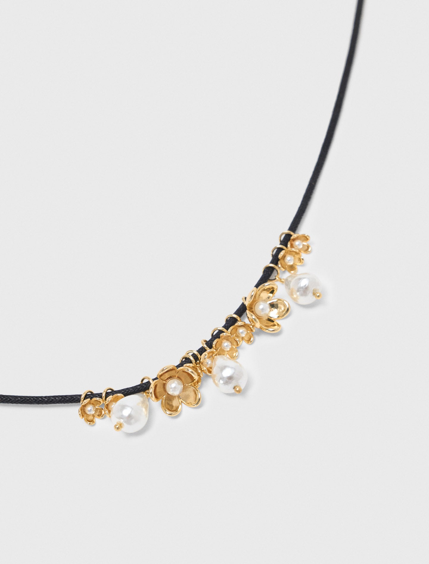 Flower detail cord necklace Gold