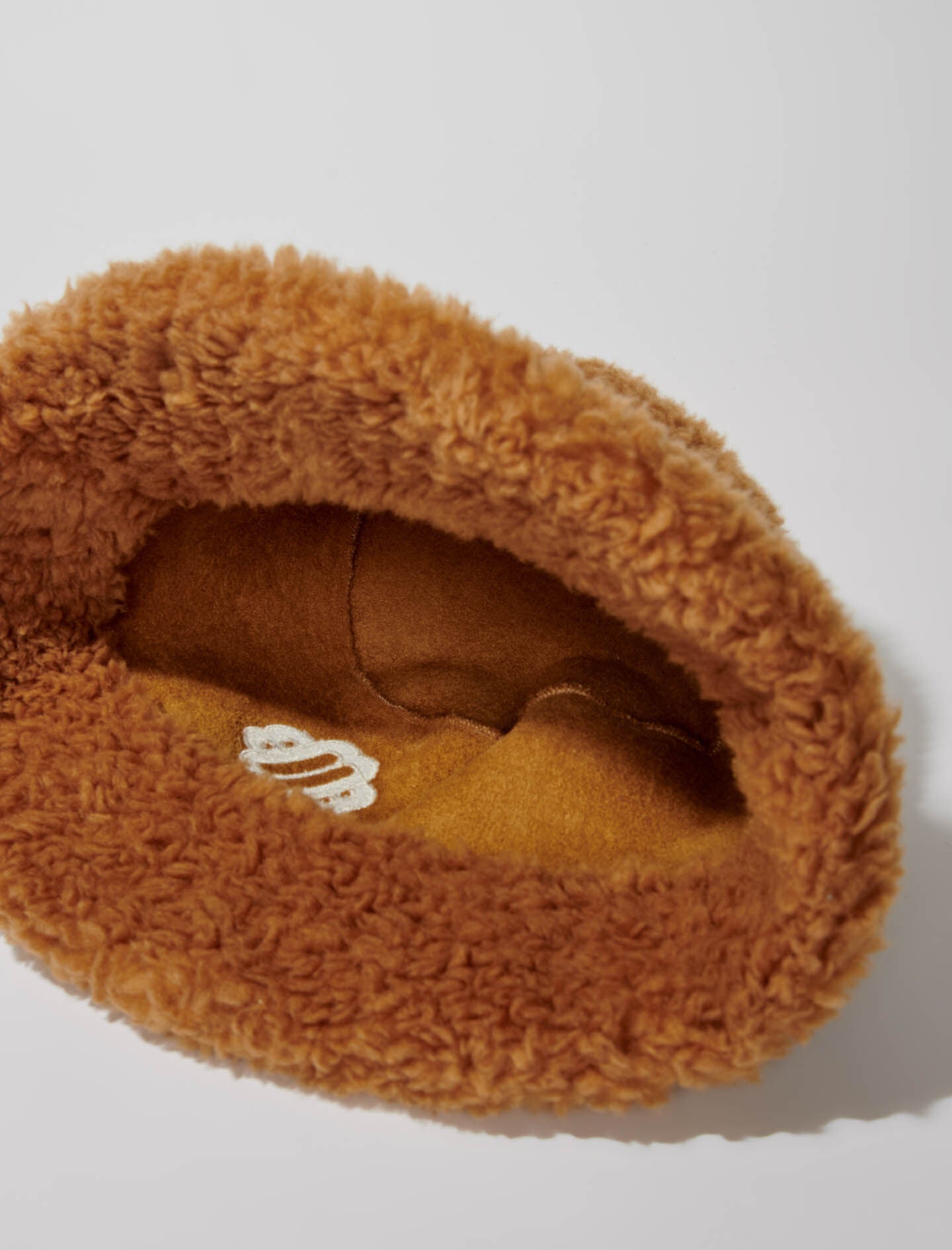 Camel-fake fur clover bucket hat