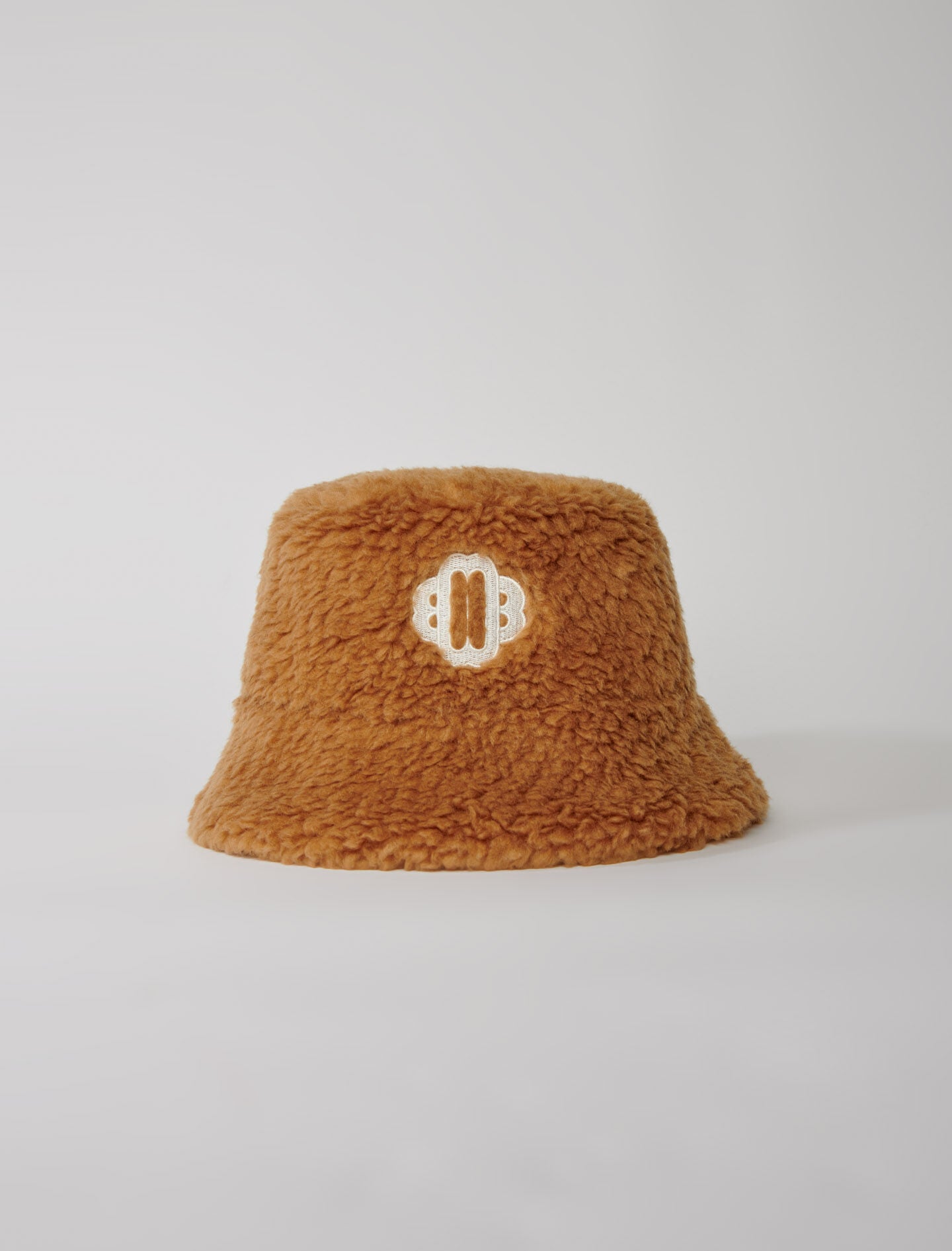 Camel-featured-fake fur clover bucket hat