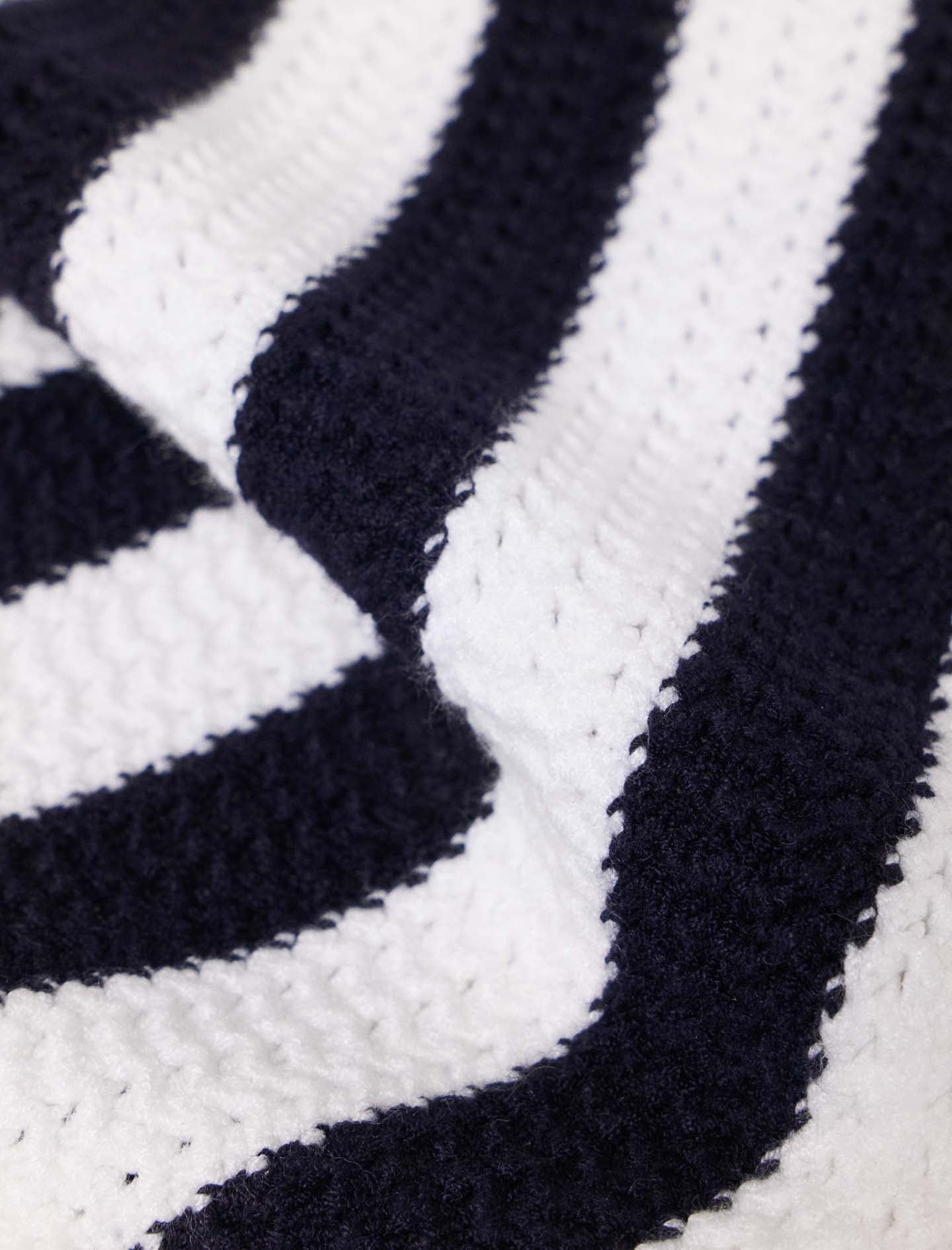 Striped knit triangle White/Navy