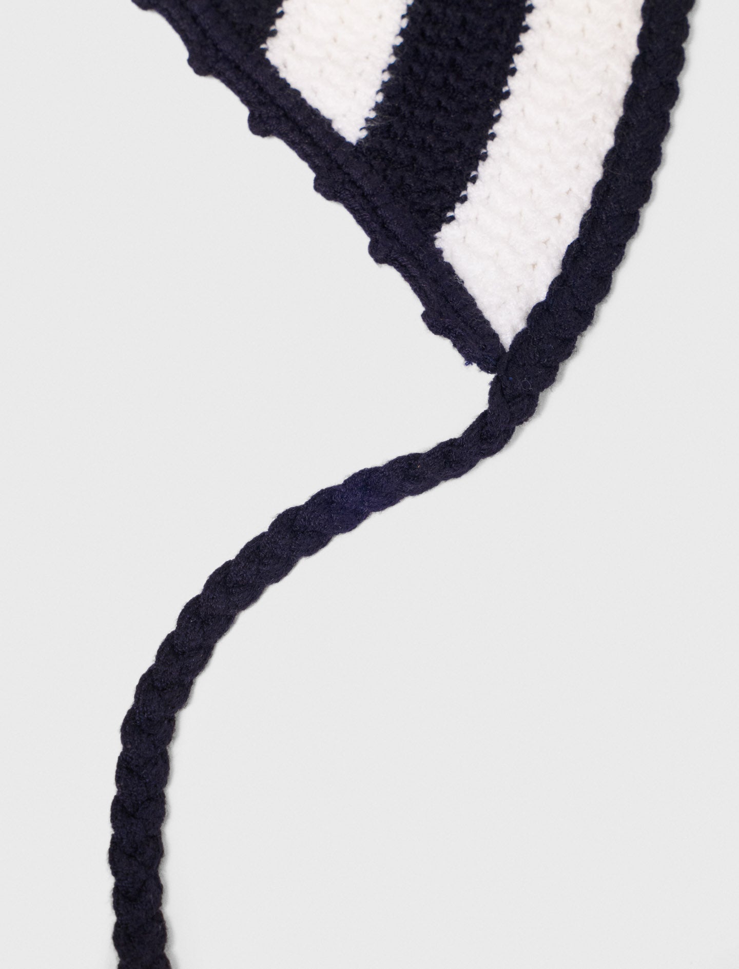 Striped knit triangle White/Navy