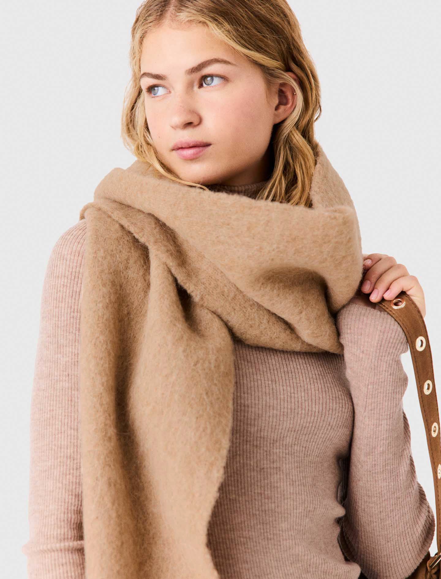 Wool and alpaca blend scarf Camel