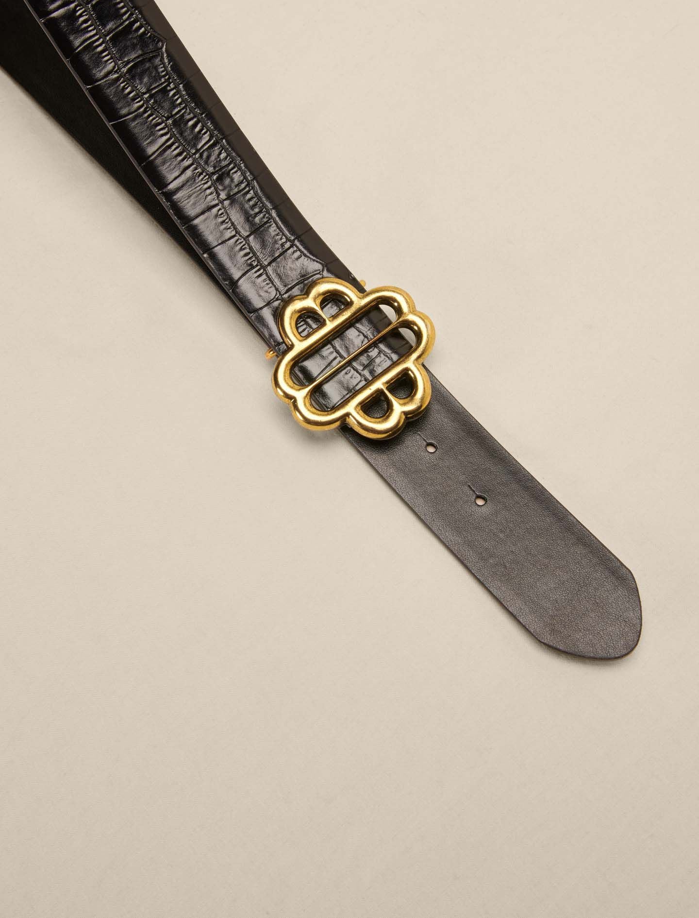 Black-leather belt with clover buckle