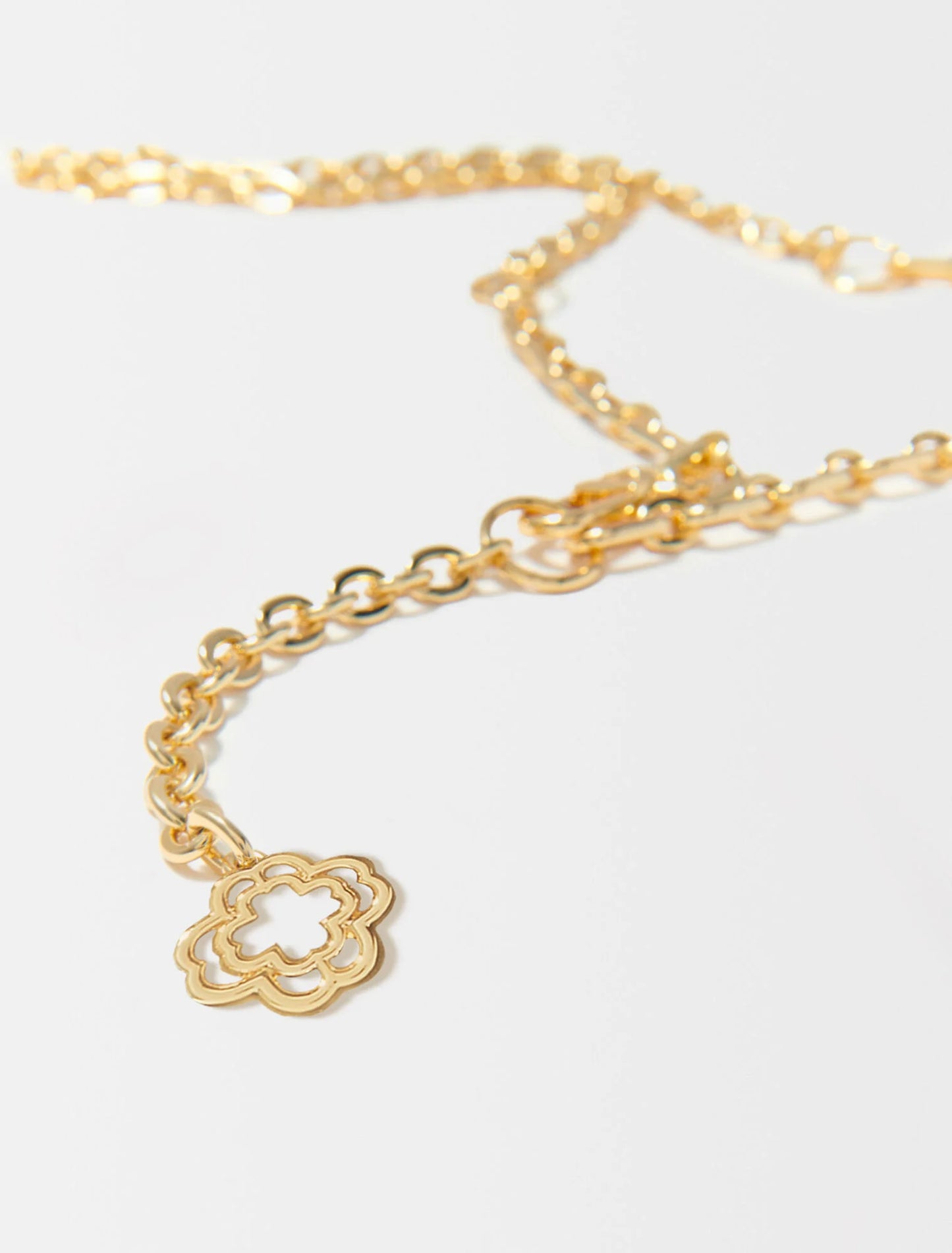 Gold-Clover logo chain belt