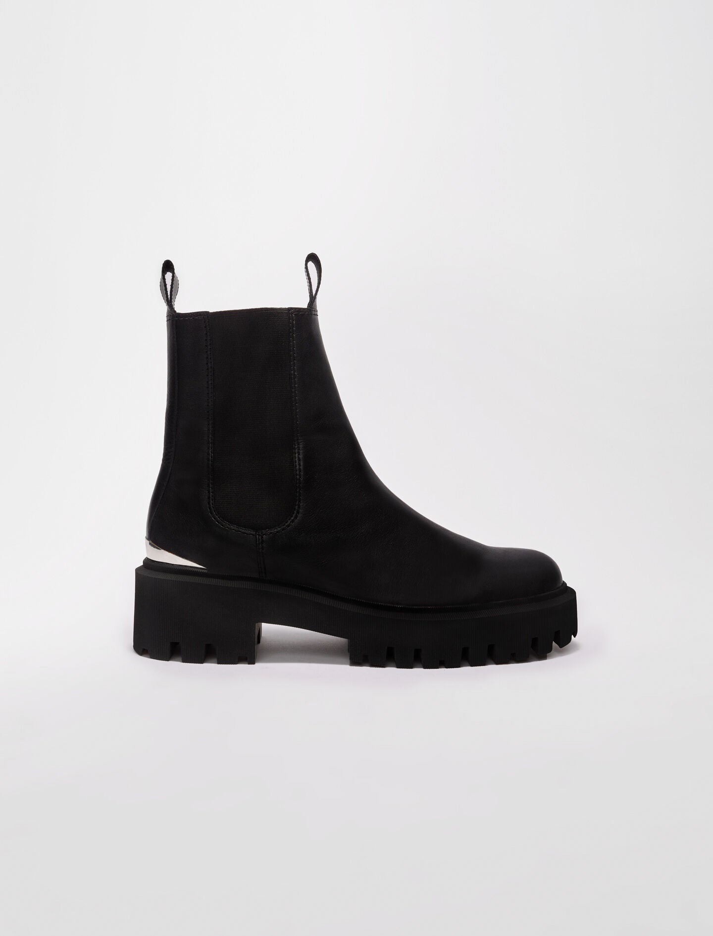 Black-featured-chelsea boots with platform sole