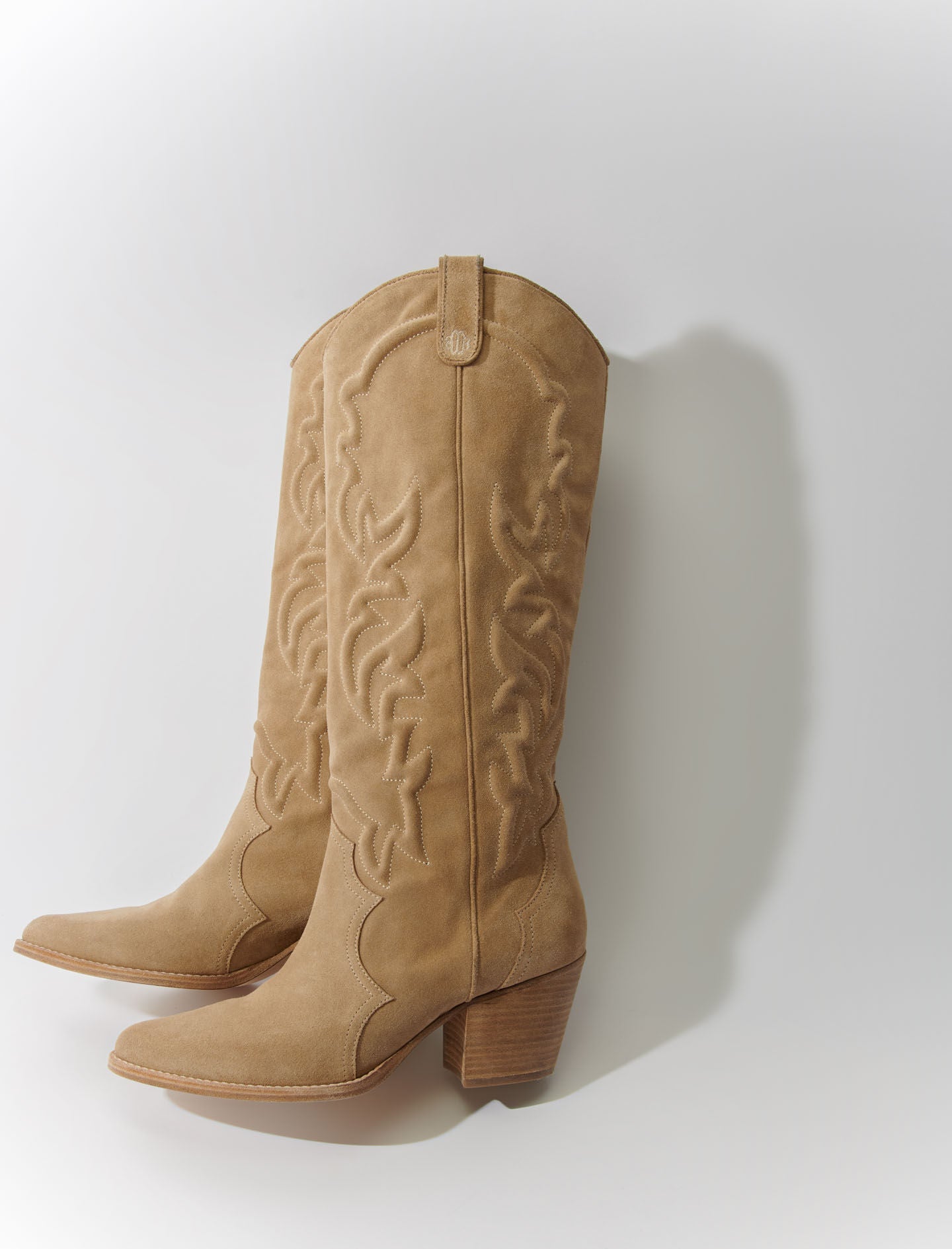 Beige-embroidered leather cowboy boots