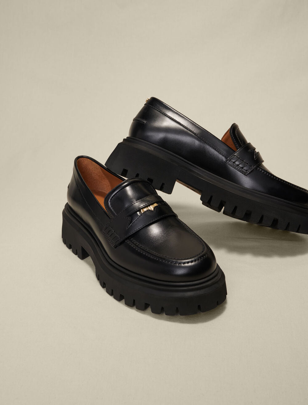Black-featured-Leather platform loafers