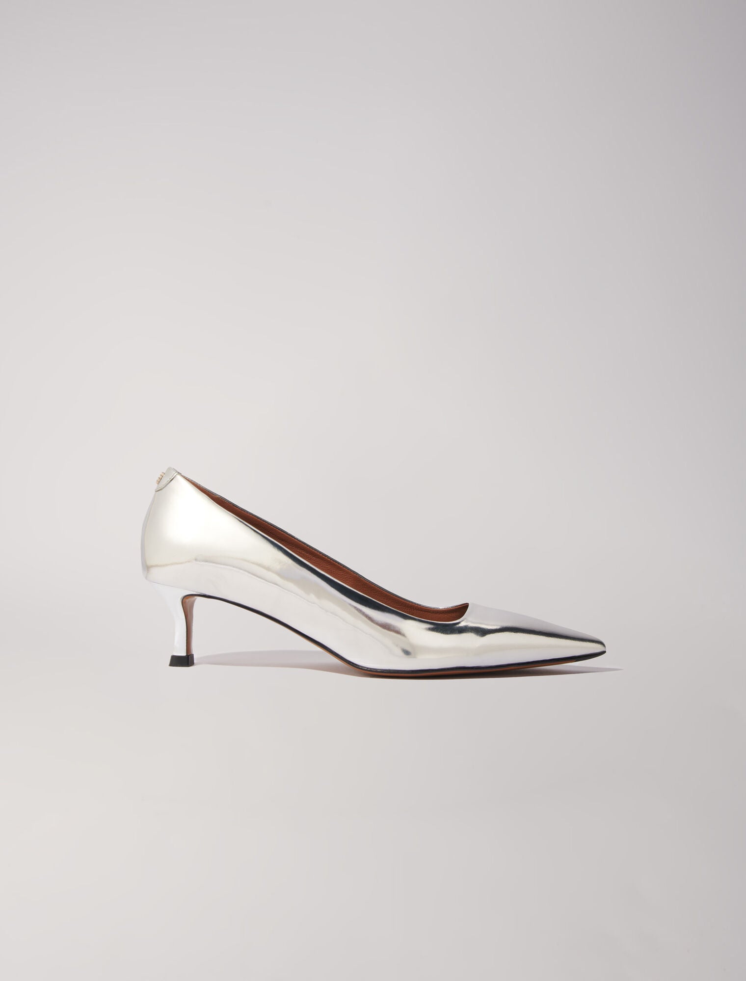 Silver featured Pointed mirrored leather pumps