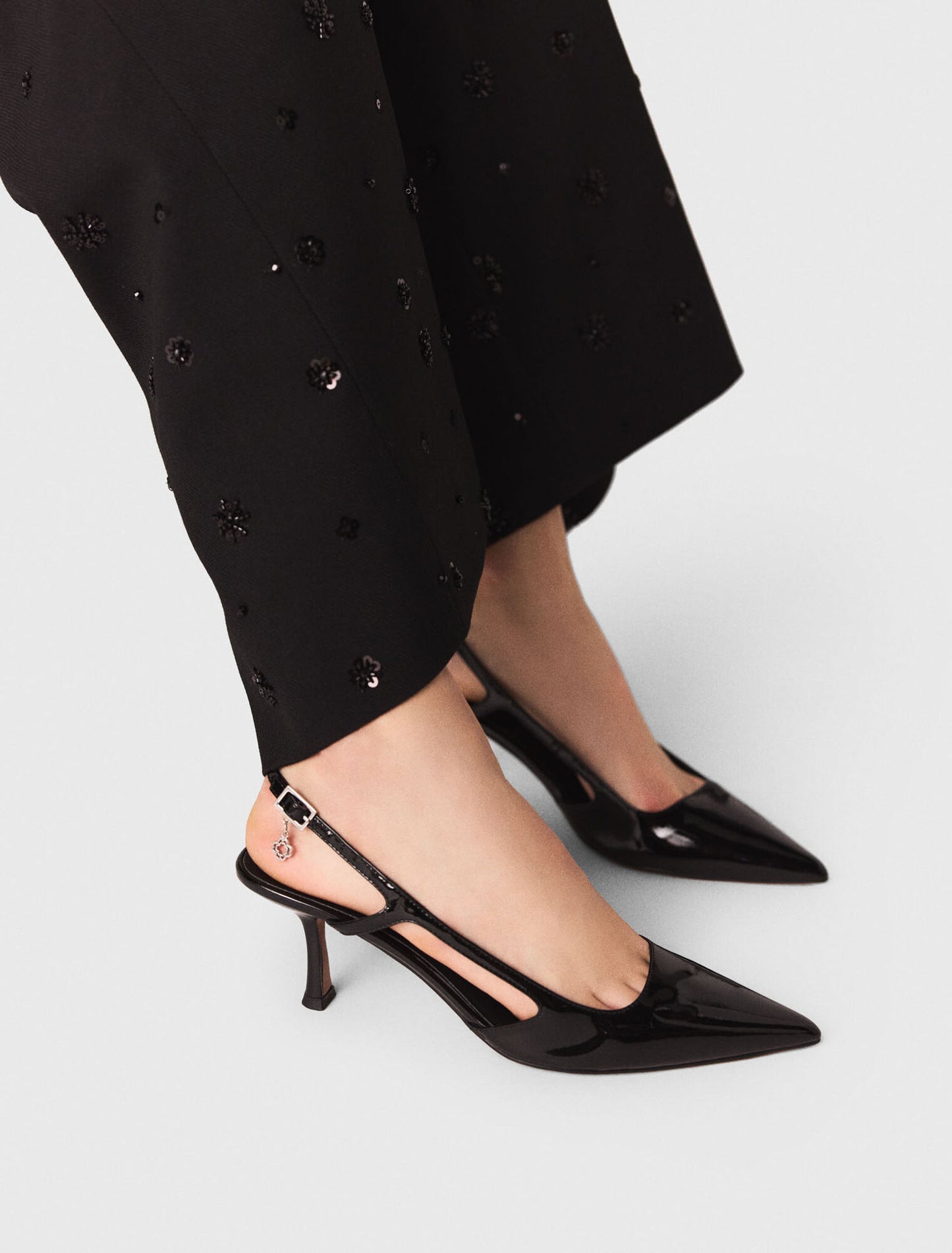 Patent leather slingback pumps Black