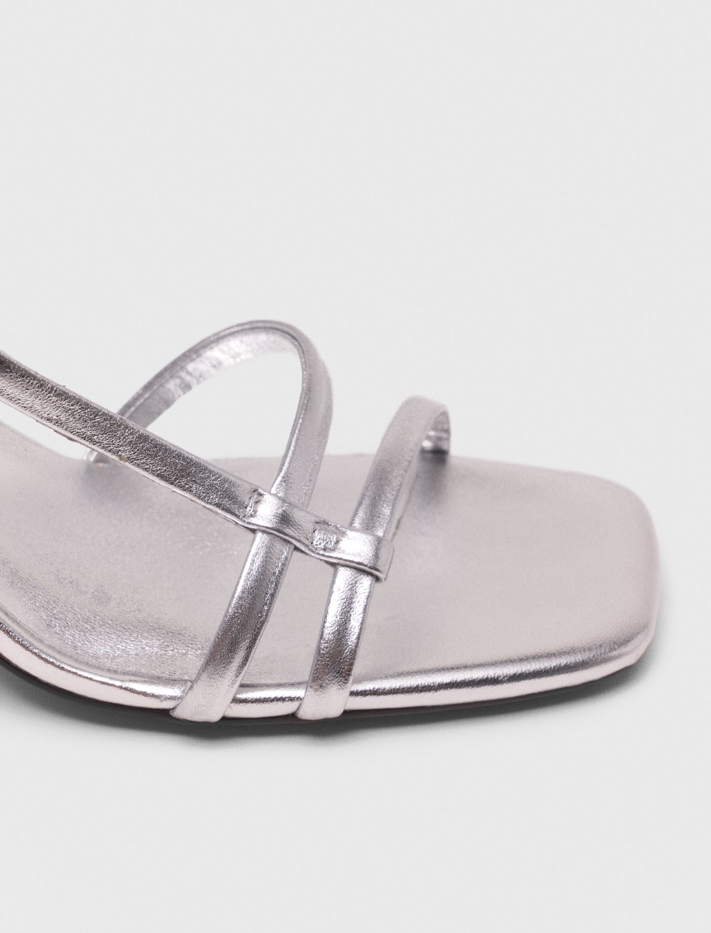 Metallic strappy sandals with heel