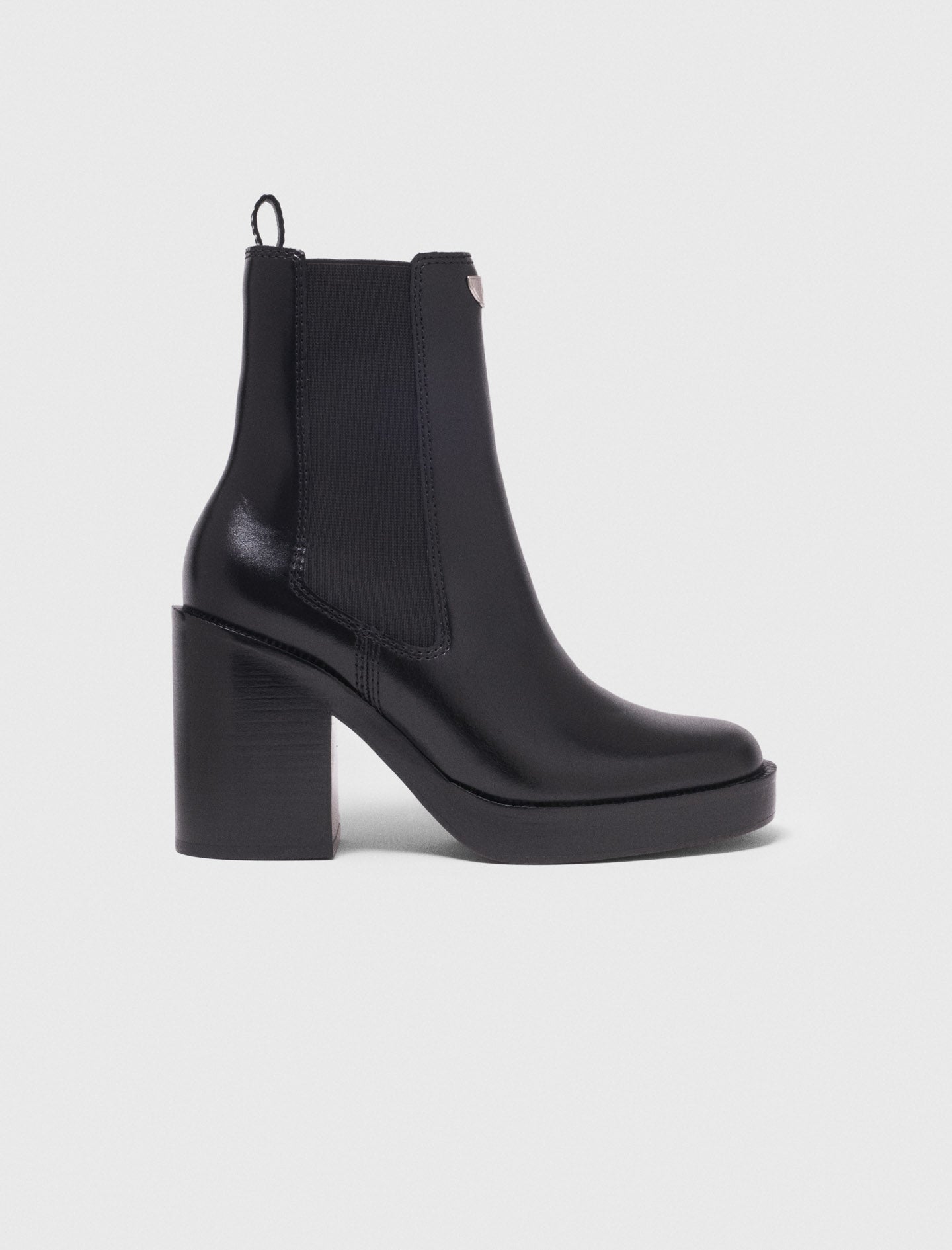 Heeled Leather Chelsea Boots Black