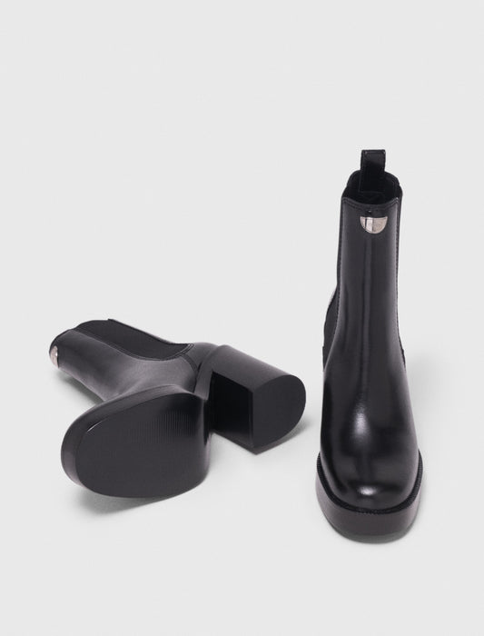 Heeled Leather Chelsea Boots BLACK