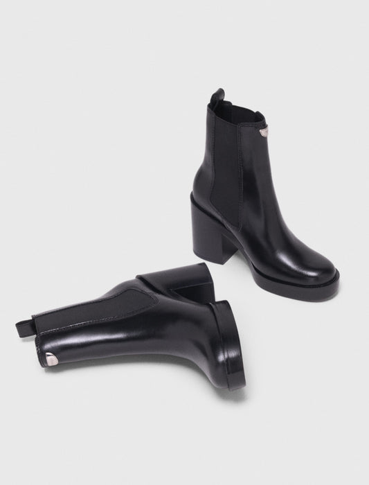 Heeled Leather Chelsea Boots BLACK