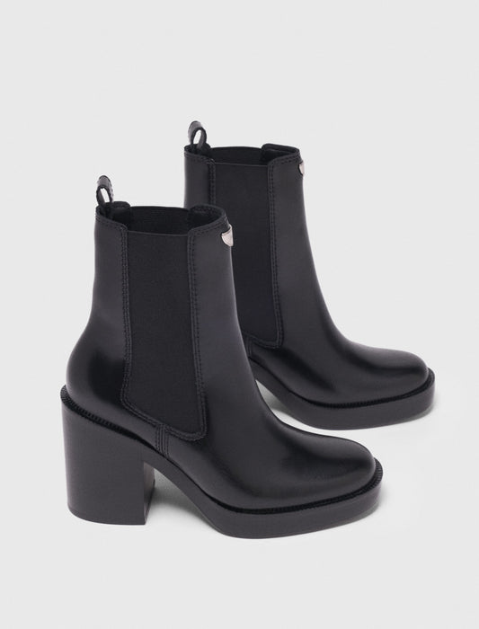 Heeled Leather Chelsea Boots BLACK