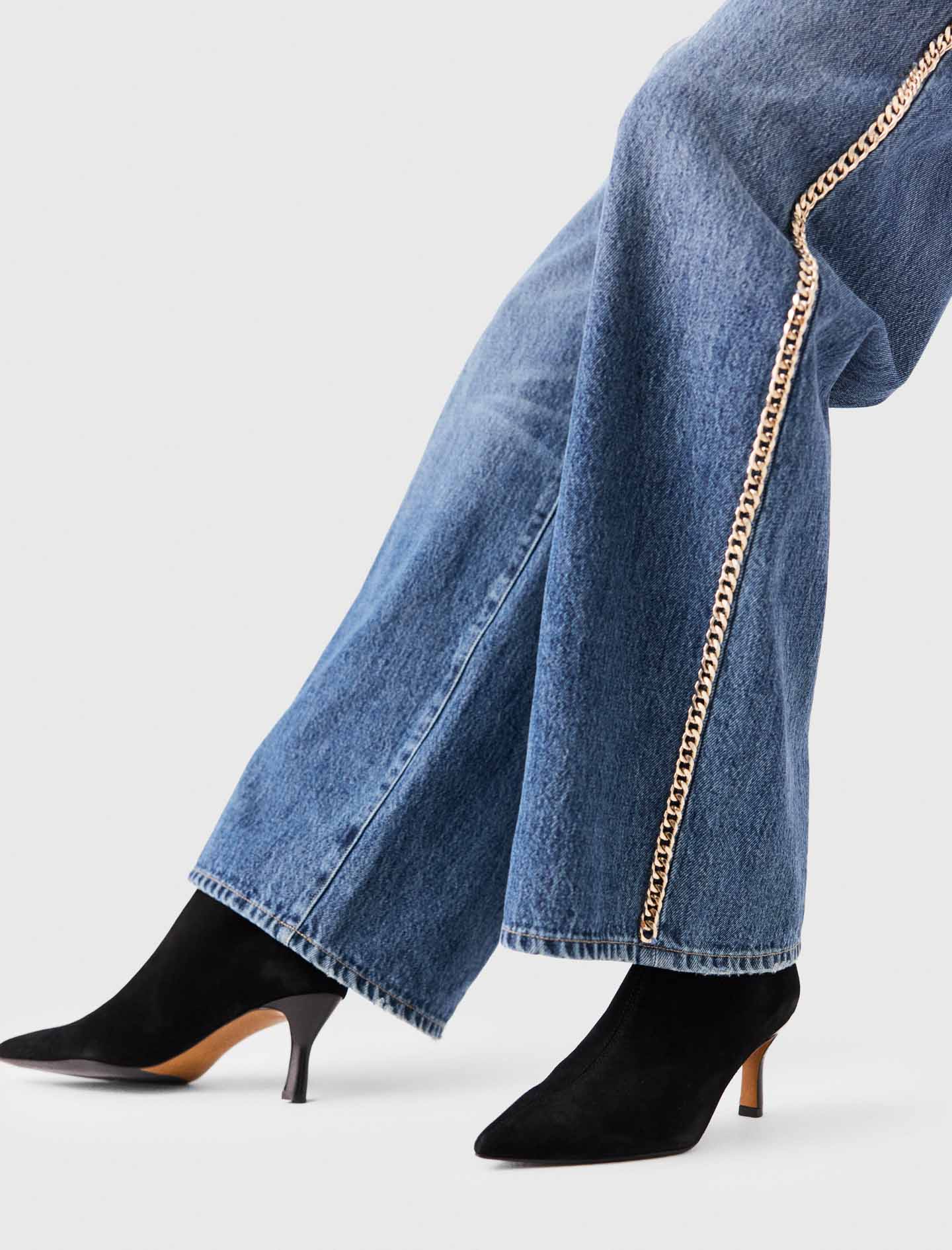 Pointed-toe suede ankle boots Black