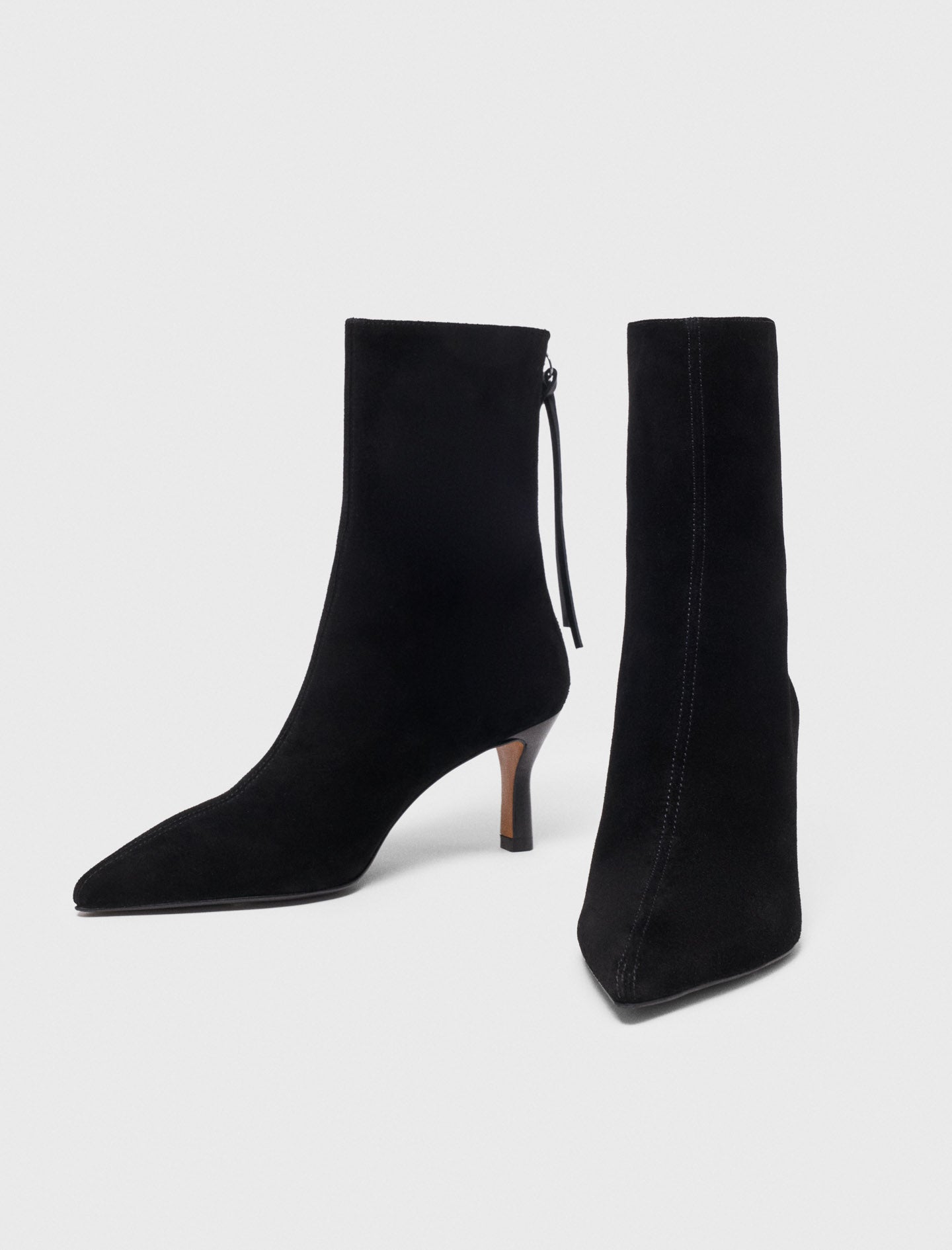 Pointed-toe suede ankle boots Black
