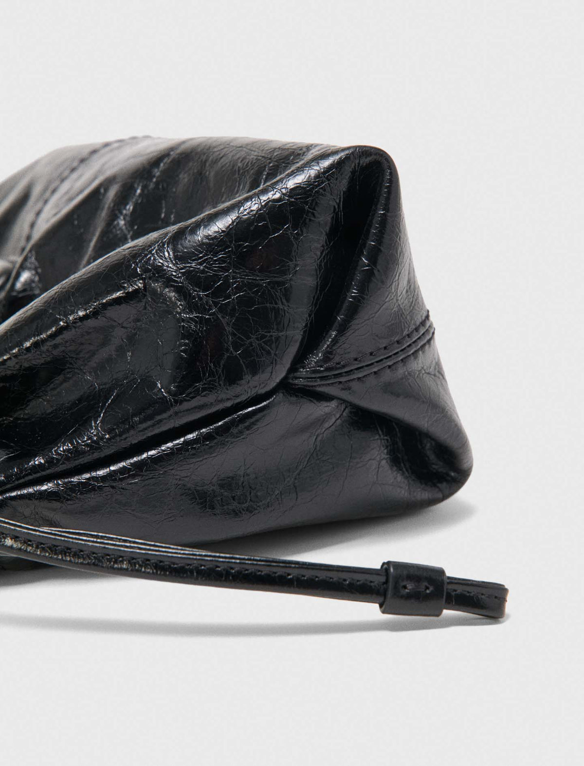 Crackled leather Milpli Gazette Black