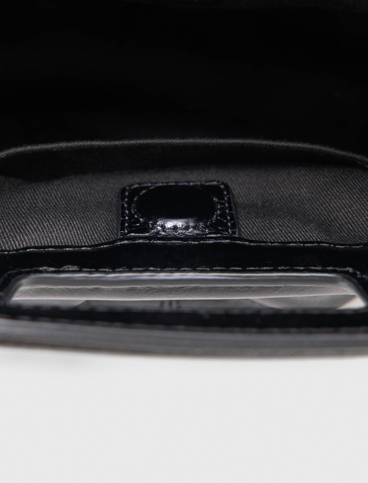 Crackled leather Milpli pouch Black