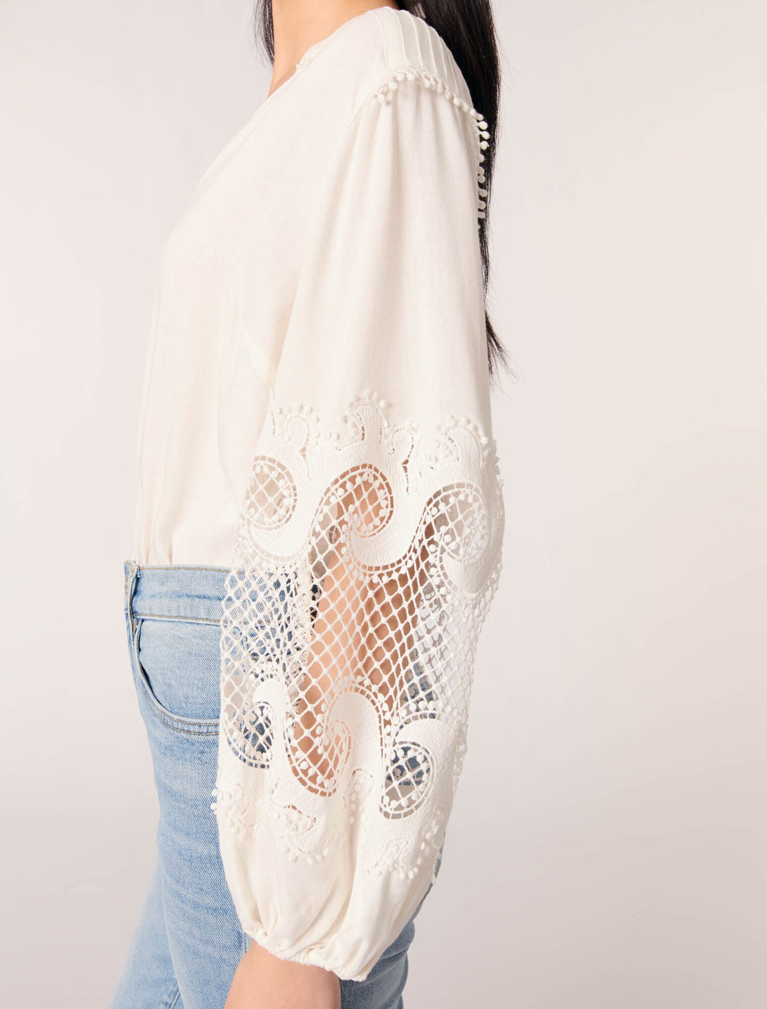 Ecru-Shirt With Embroidered Sleeves