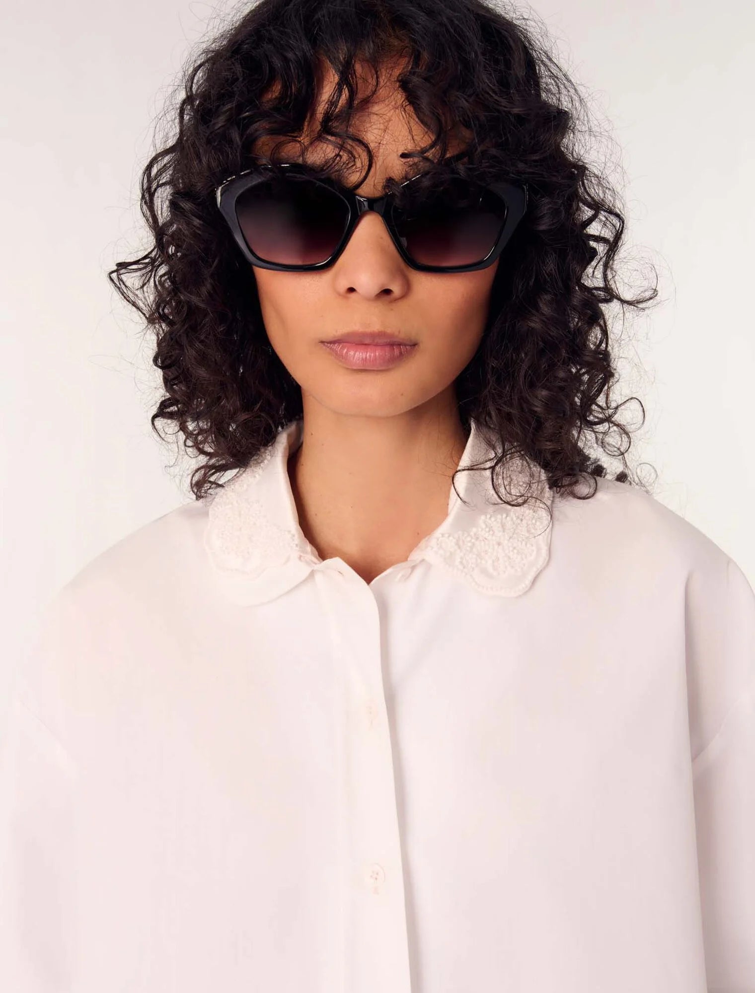 White-Short shirt with embroidered collar