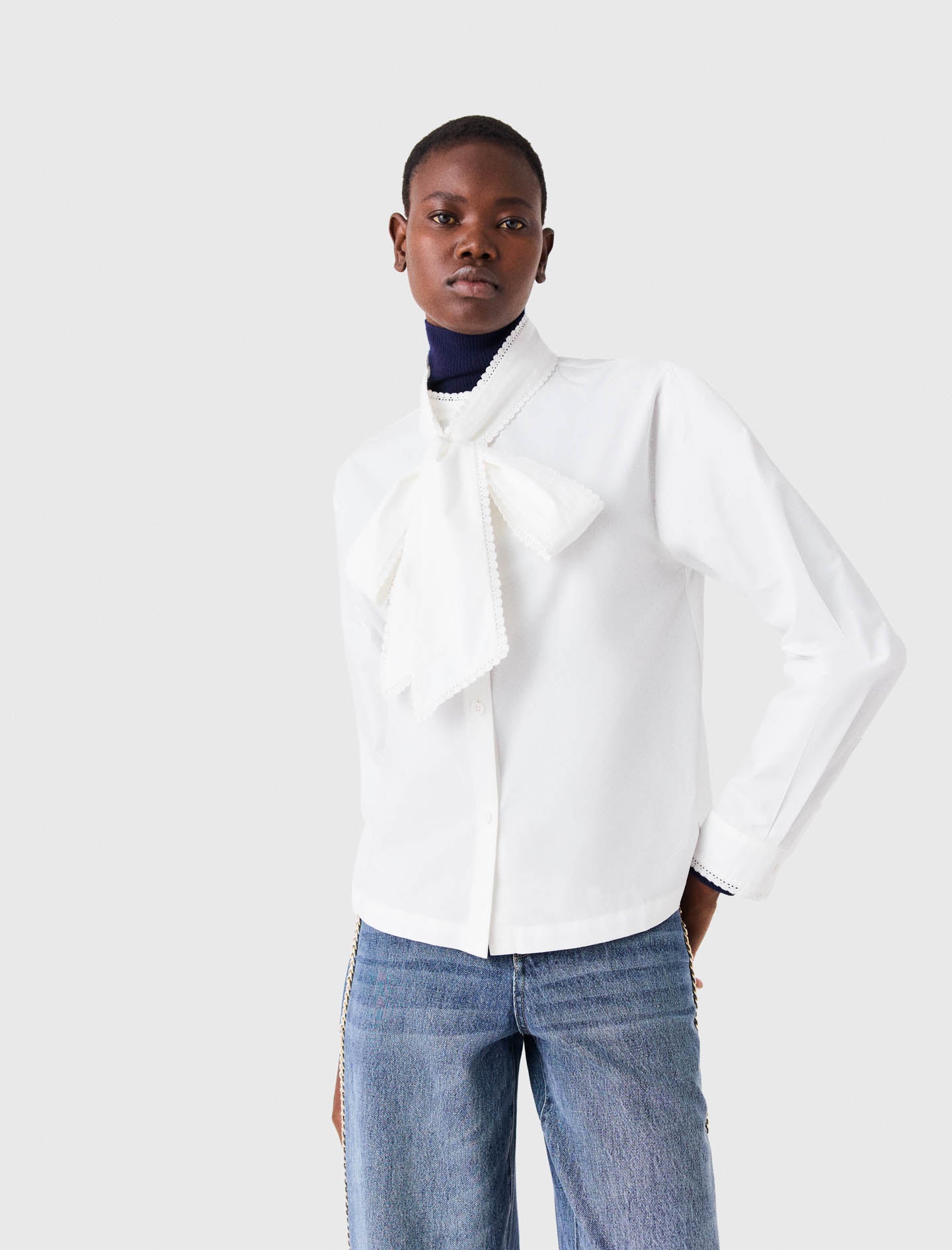 Shirt with removable pussy bow White