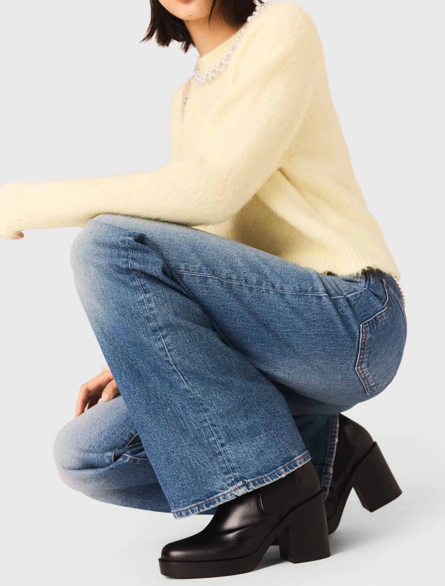 Jeans With Chain-Link Belt Blue