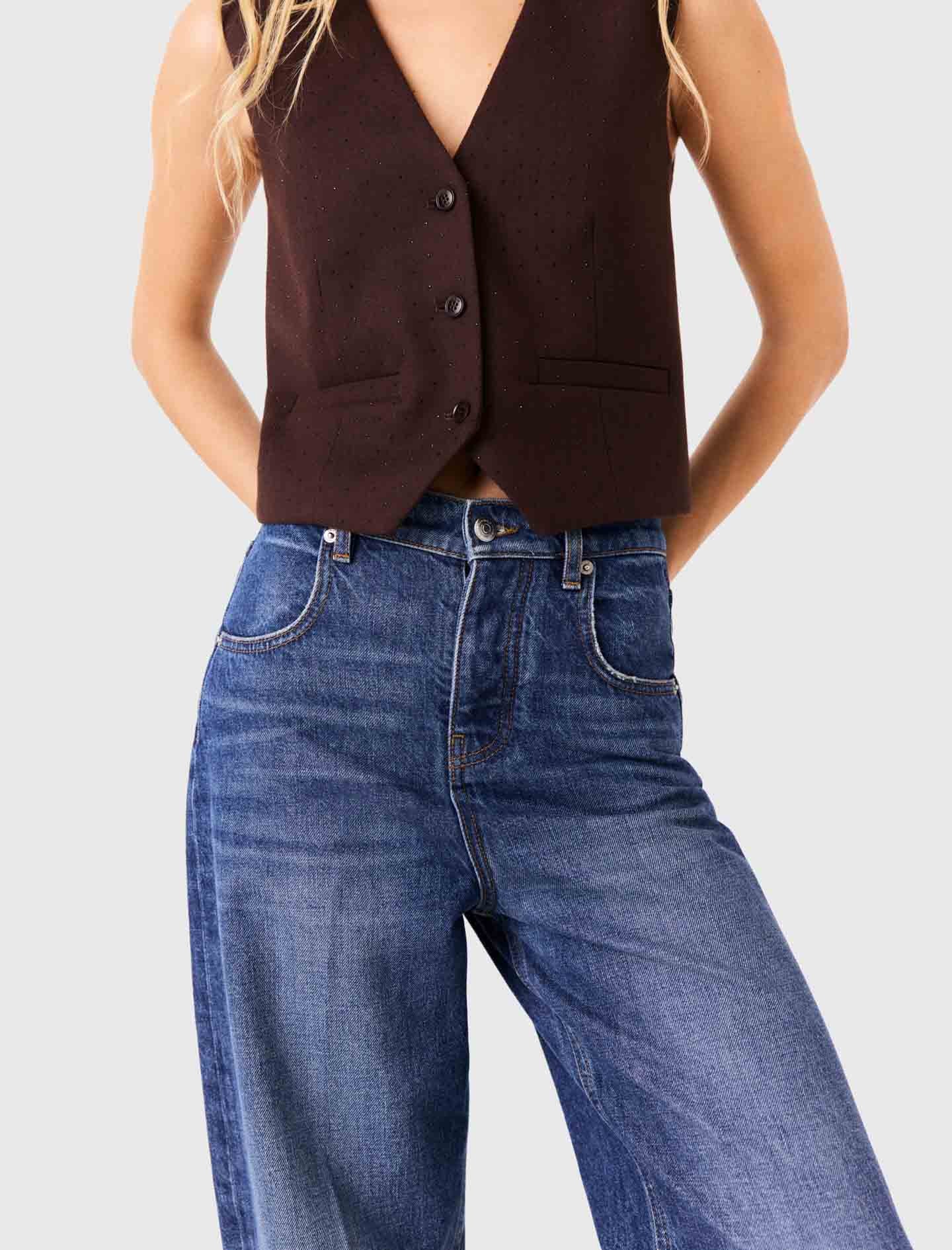 Carrot-cut jeans with a twilly Blue