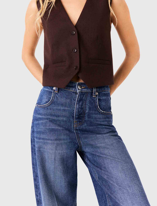 Carrot-cut jeans with a twilly Blue