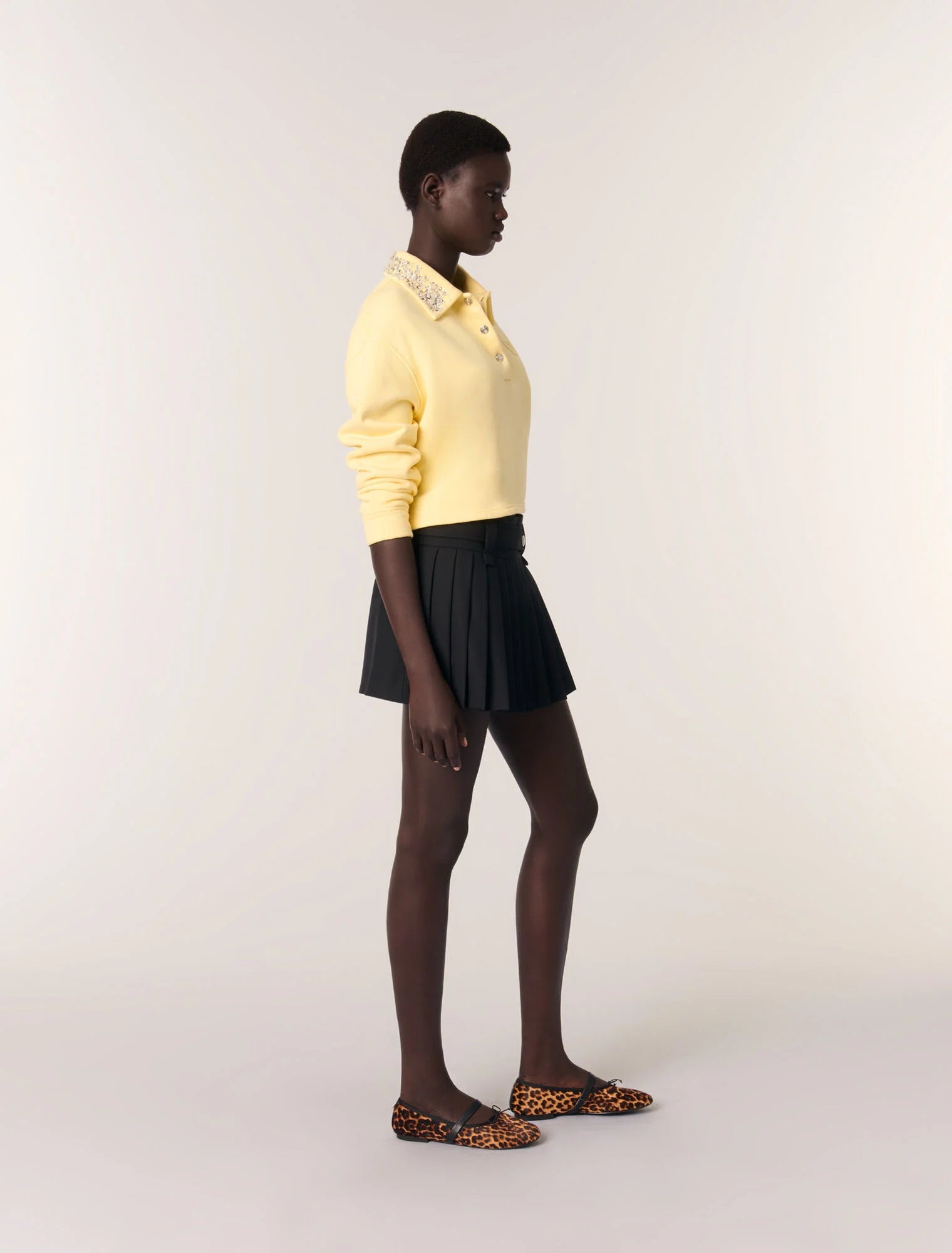 Black-Short pleated skirt