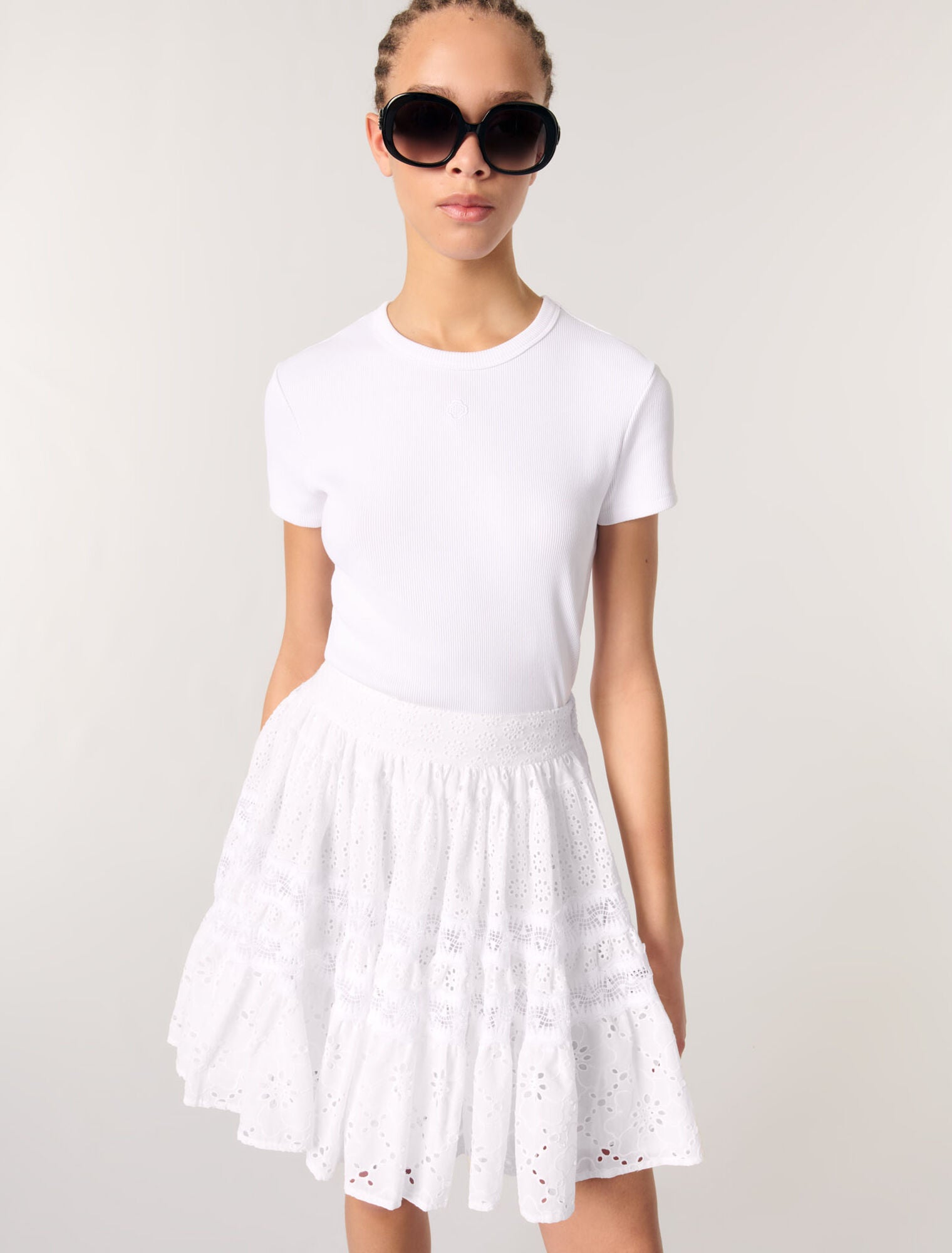 White-Short embroidered skirt