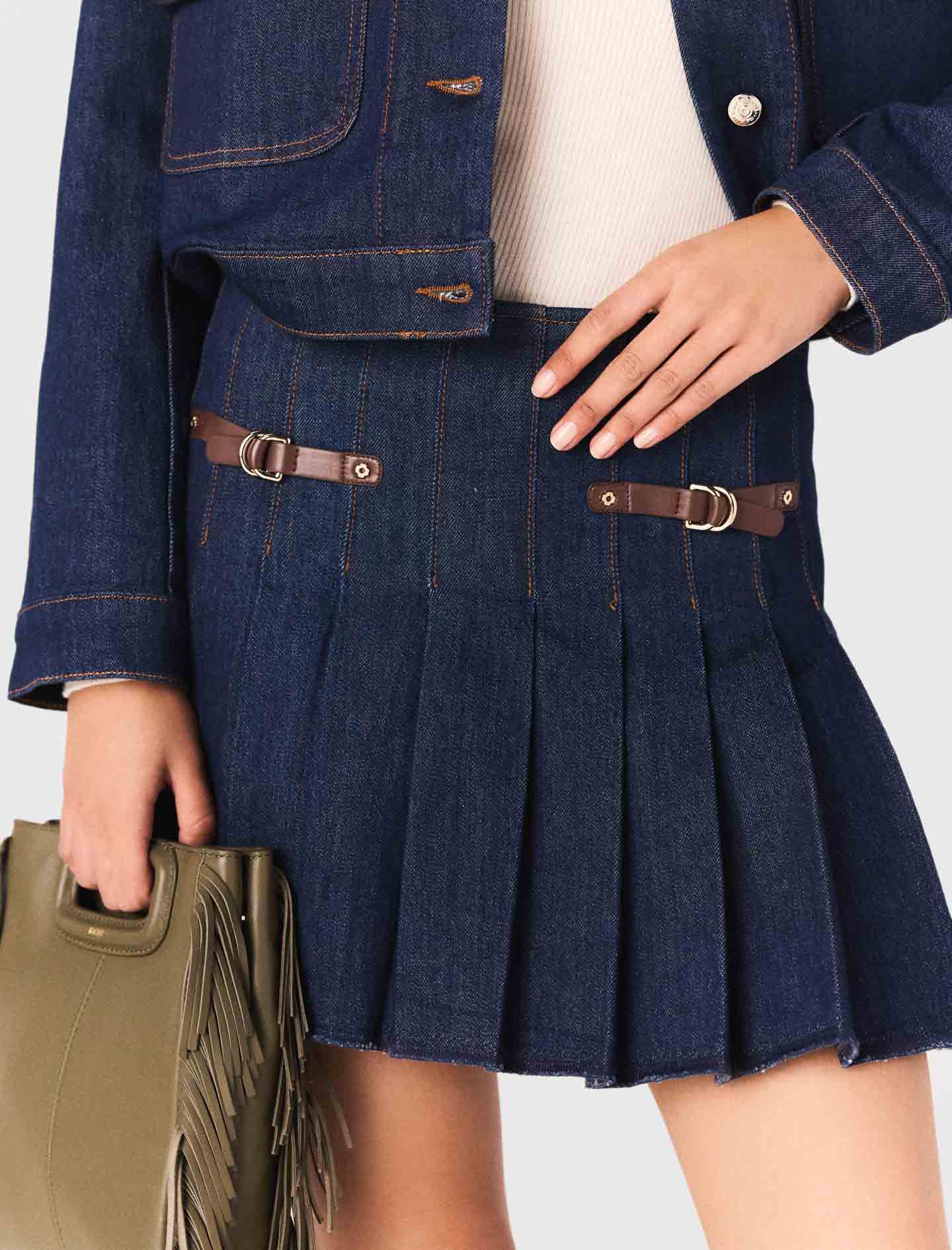 Short denim skirt with lining