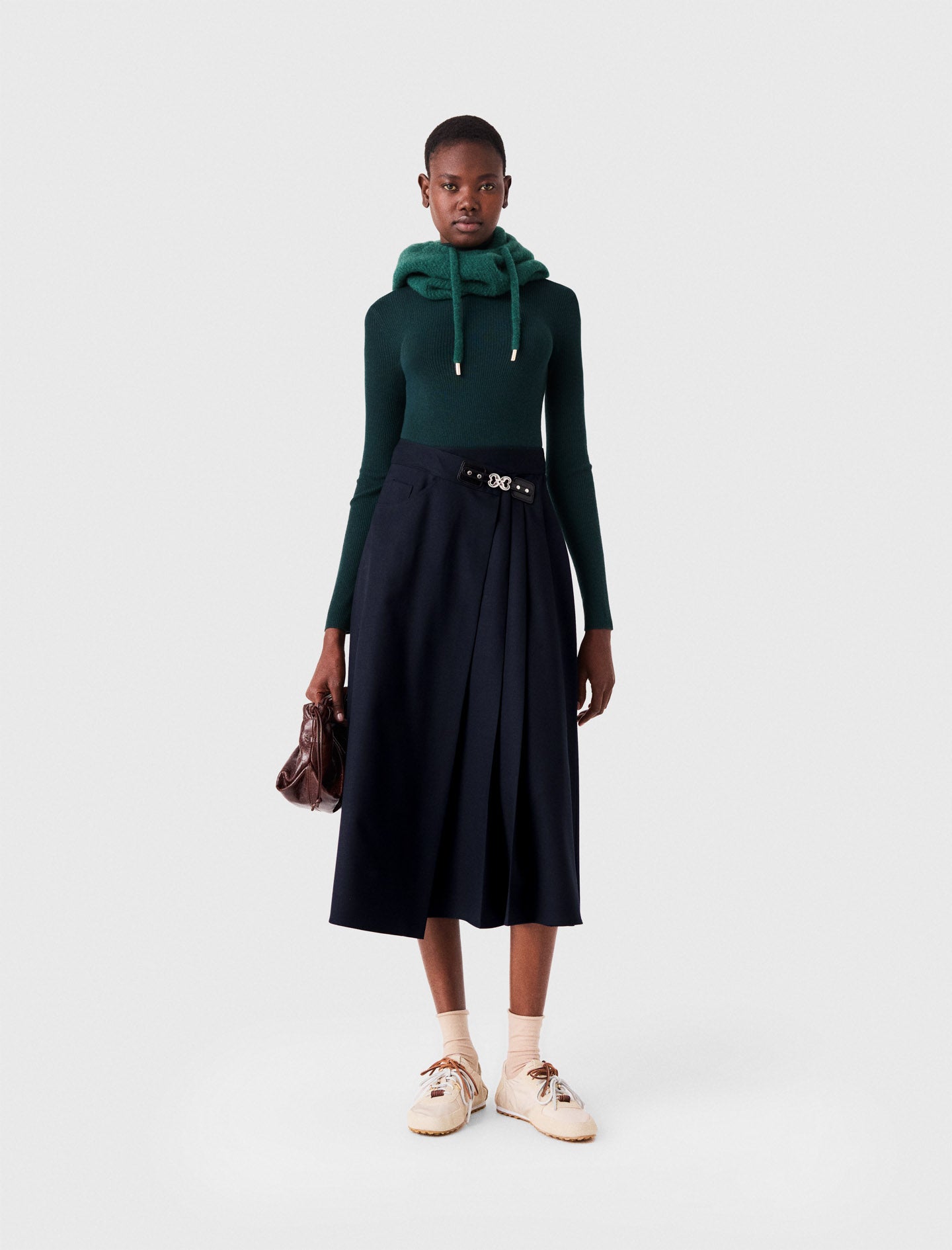 Long pleated skirt with buckle Navy