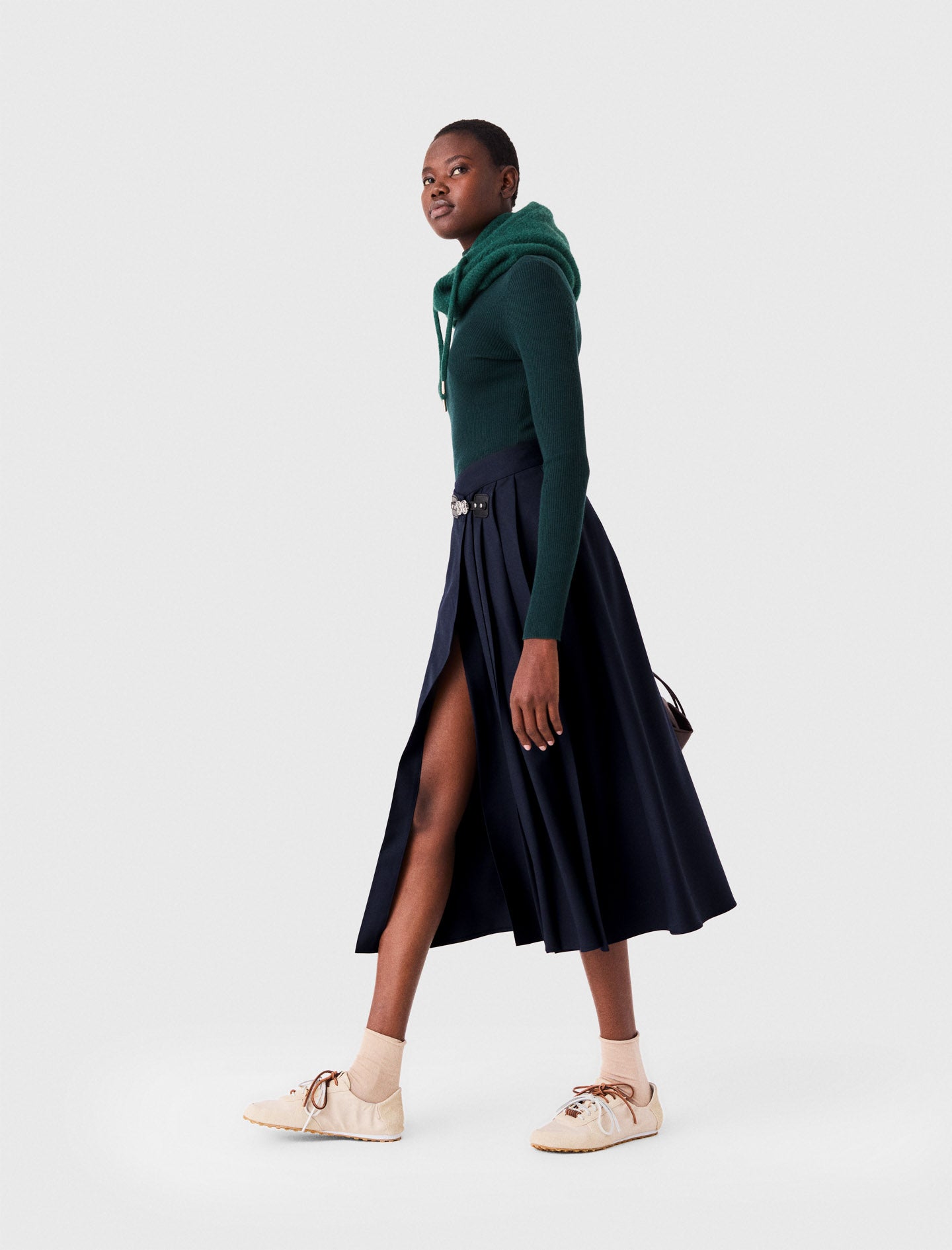 Long pleated skirt with buckle Navy