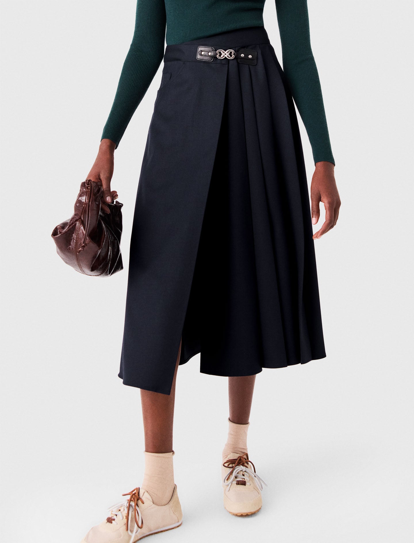 Long pleated skirt with buckle Navy