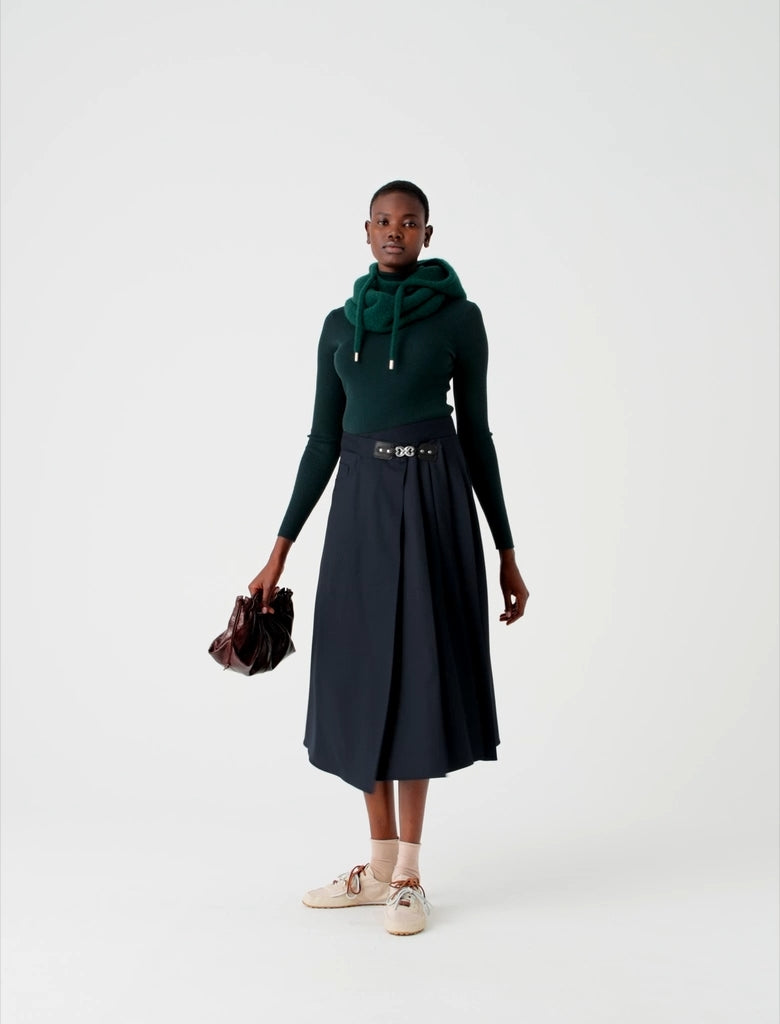 Long pleated skirt with buckle Navy