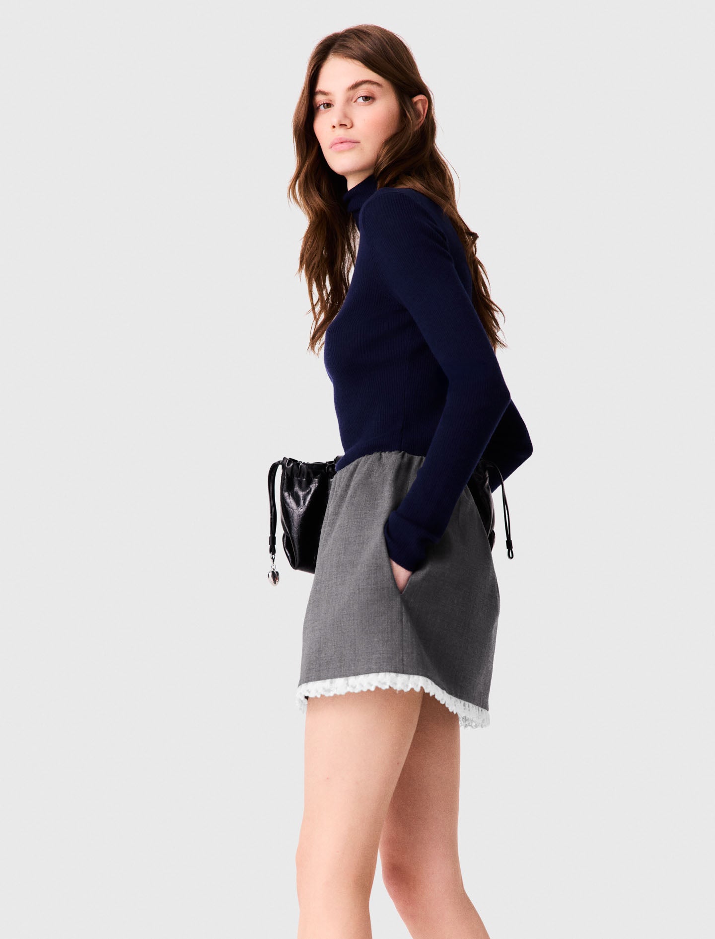Short skirt with lace trim Grey
