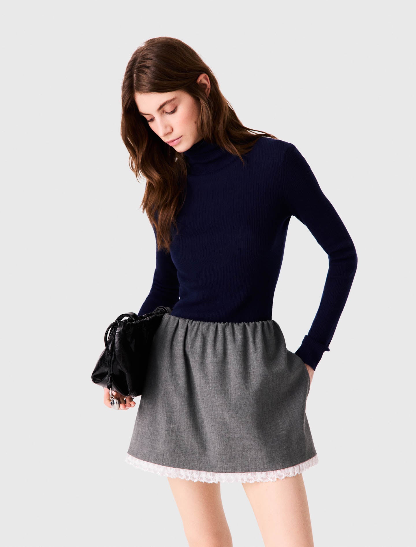 Short skirt with lace trim Grey