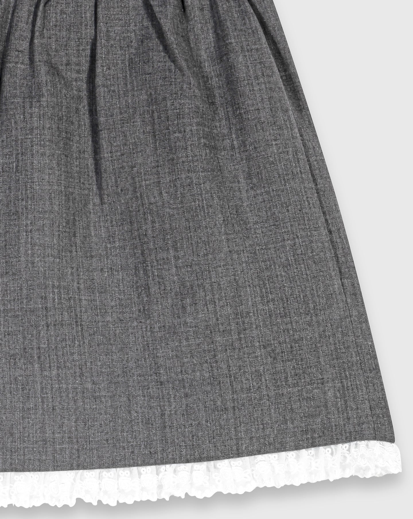 Short skirt with lace trim Grey