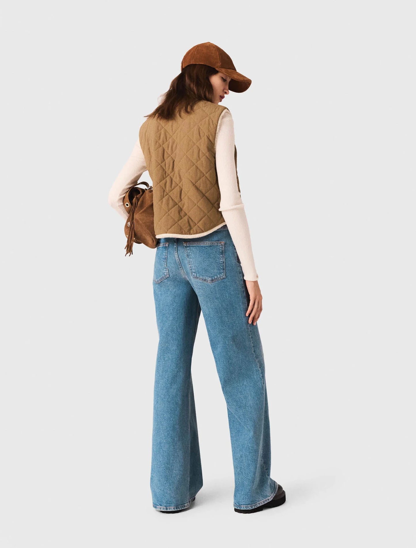 Short sleeveless puffer jacket Ecru Khaki
